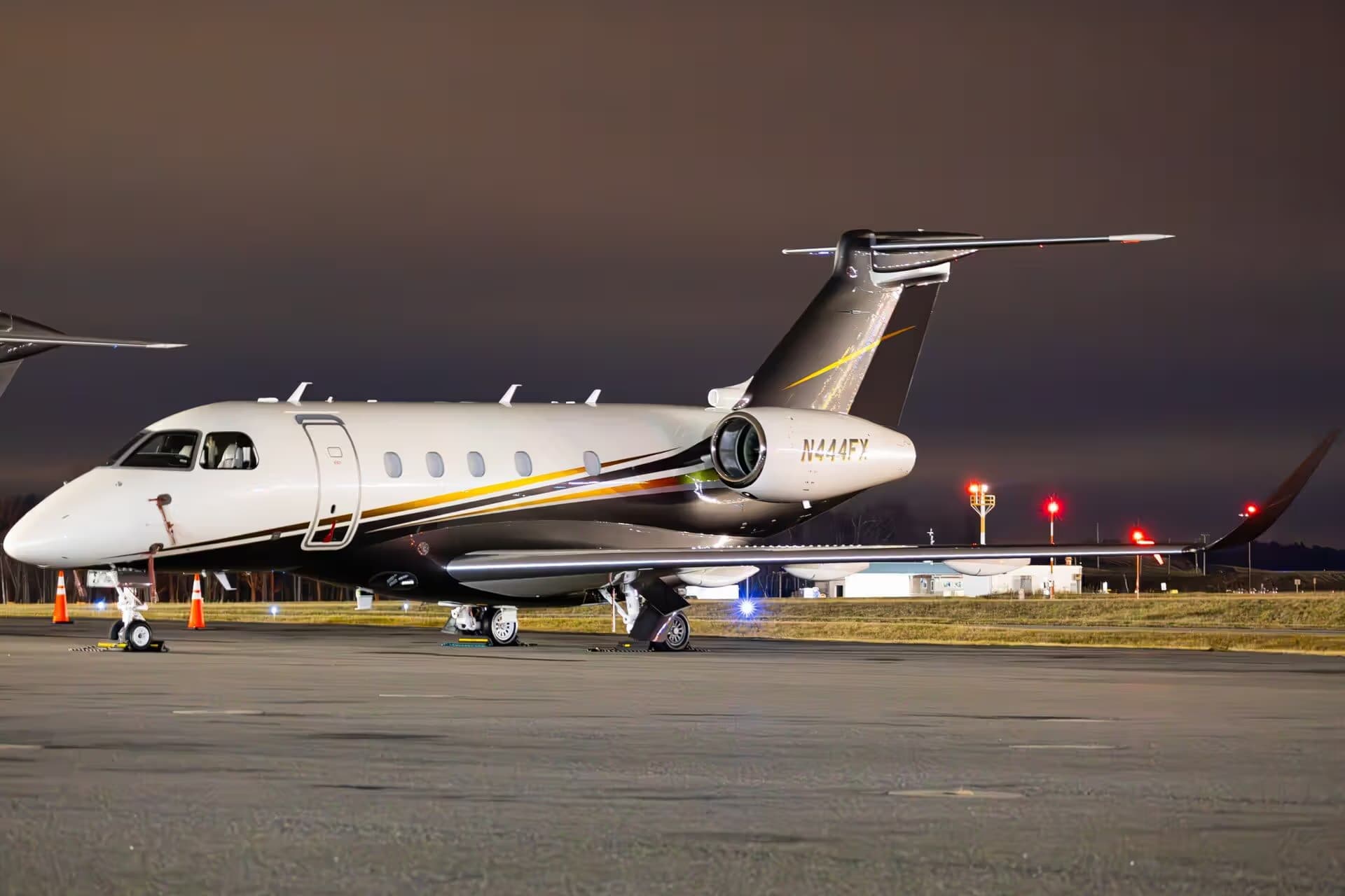 N444FX — Business jet