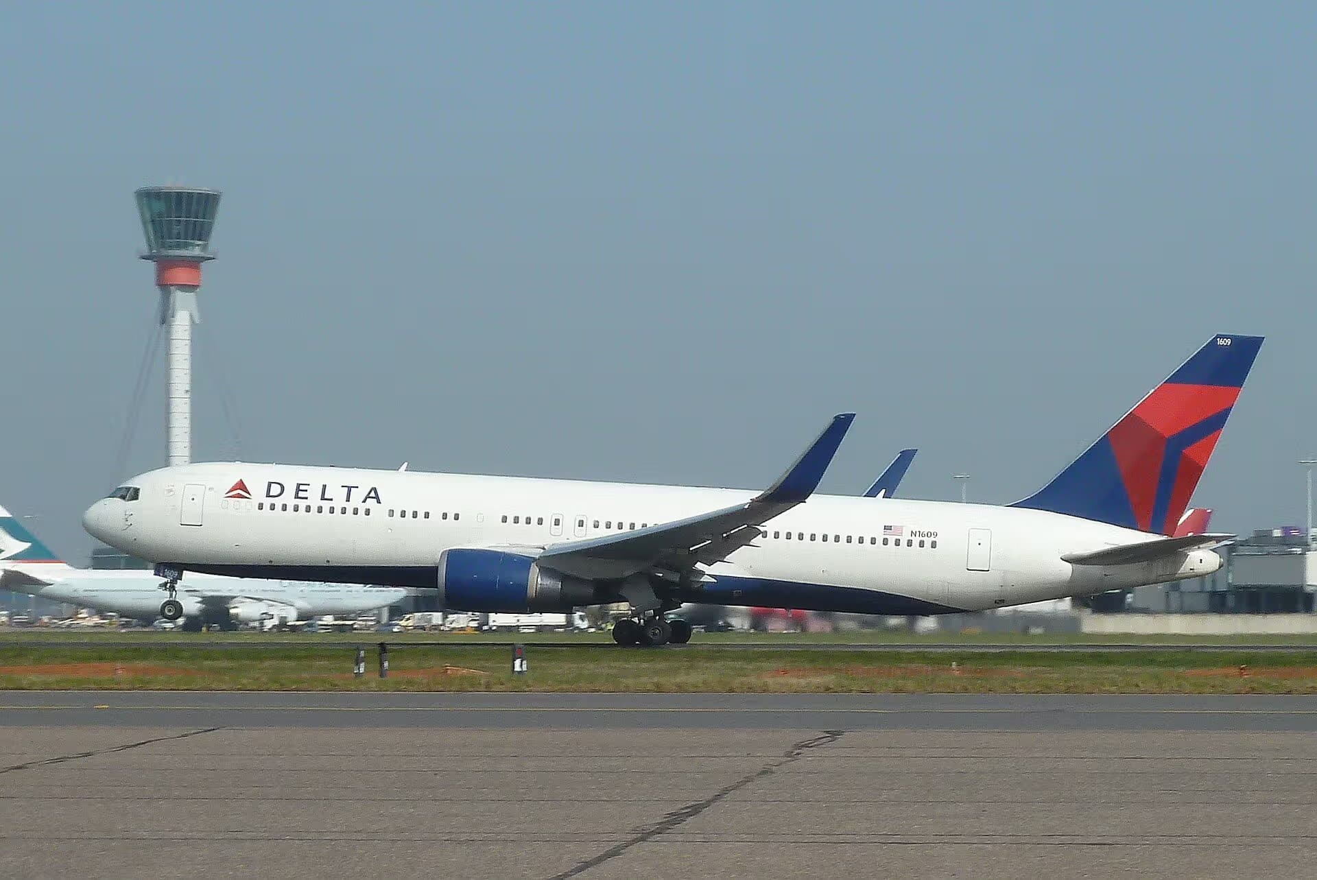 N1609 — Twin-engine aircraft
