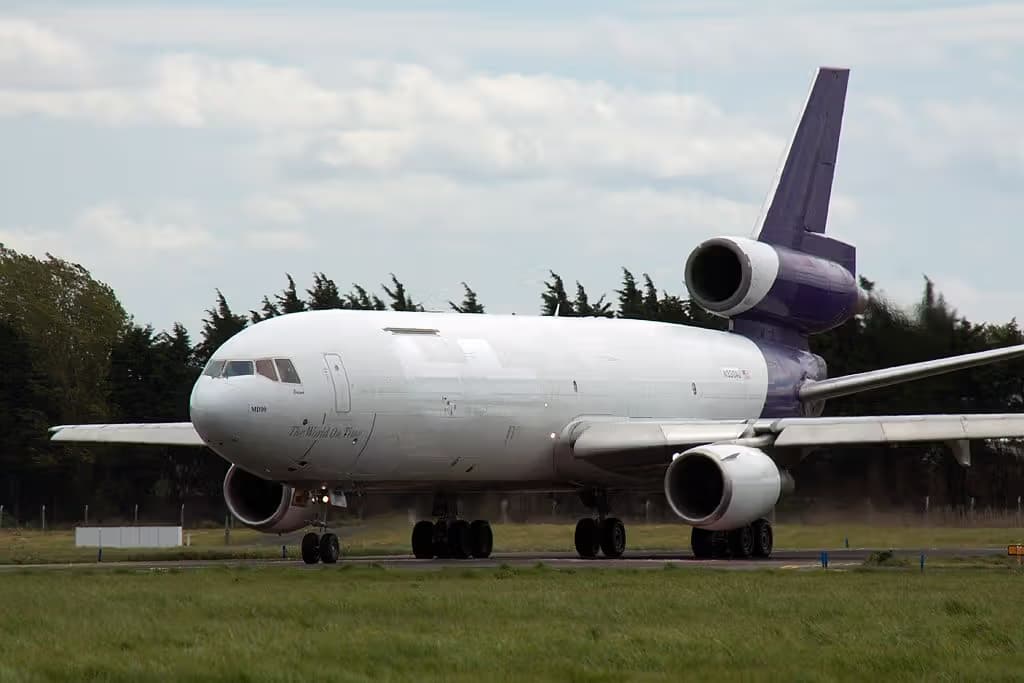 N330AU — Aircraft