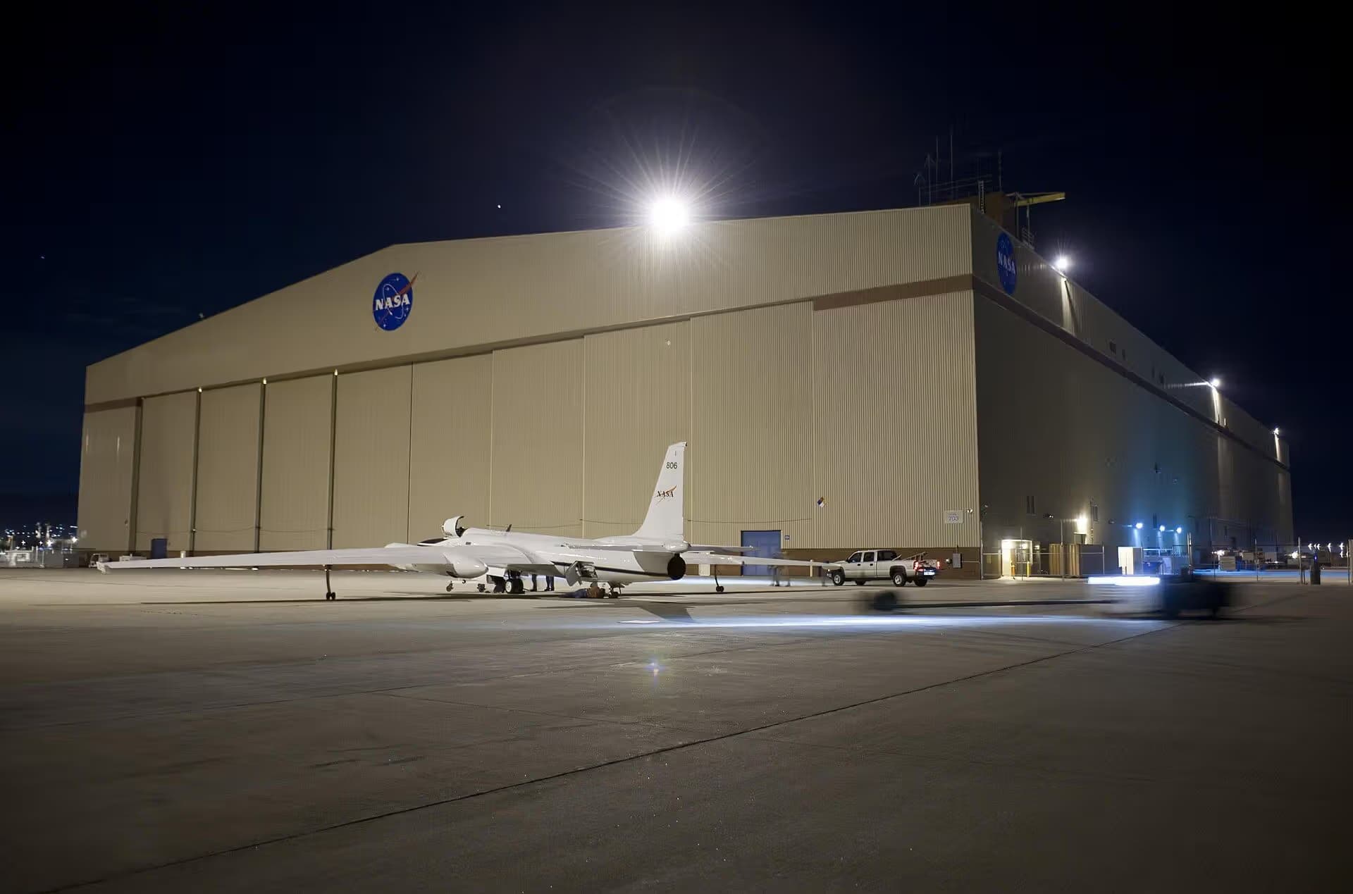 N806NA — Lockheed