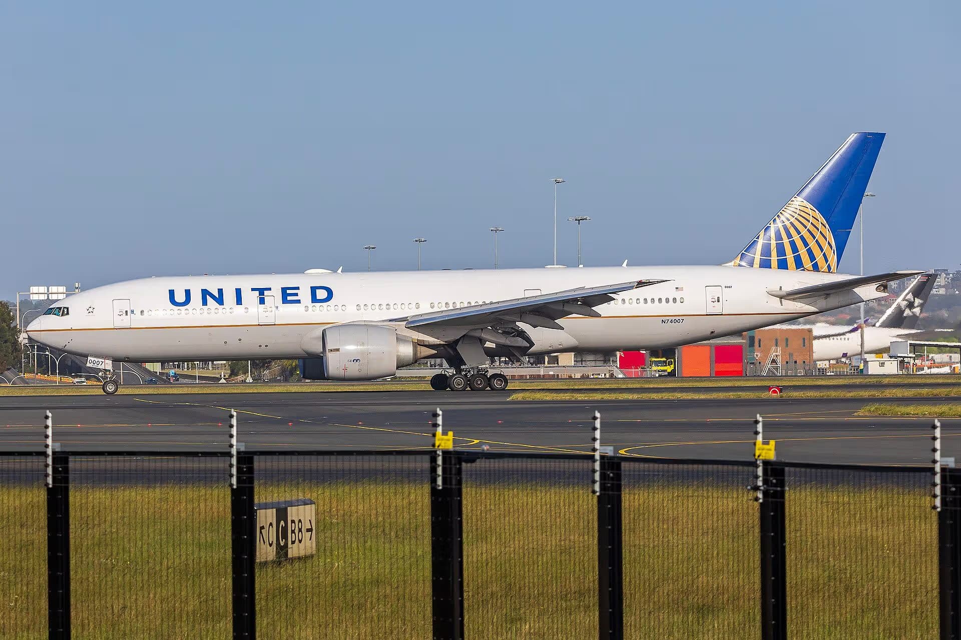 N74007 — Twin-engine aircraft