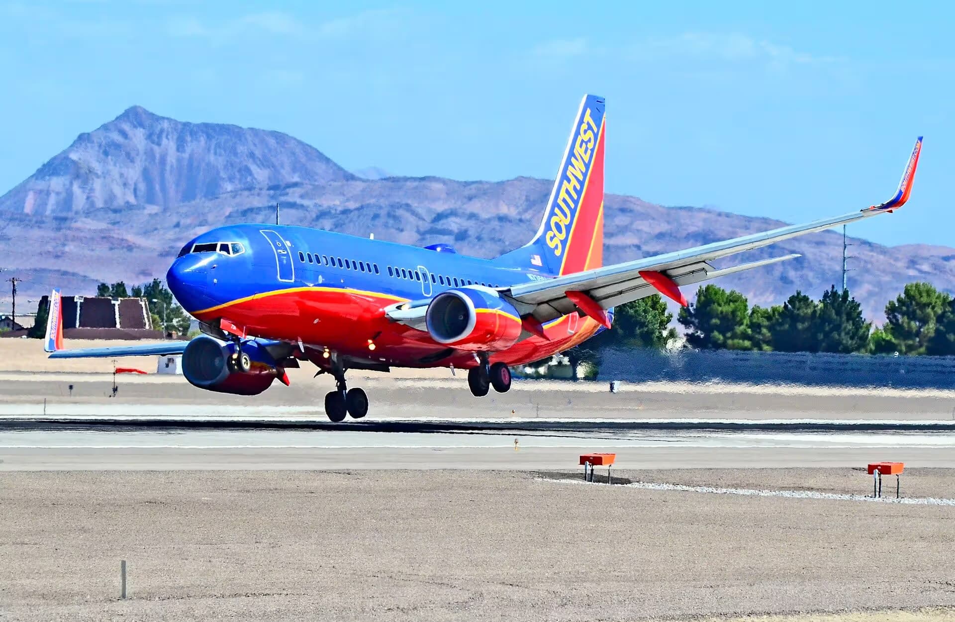 N735SA — Twin-engine aircraft