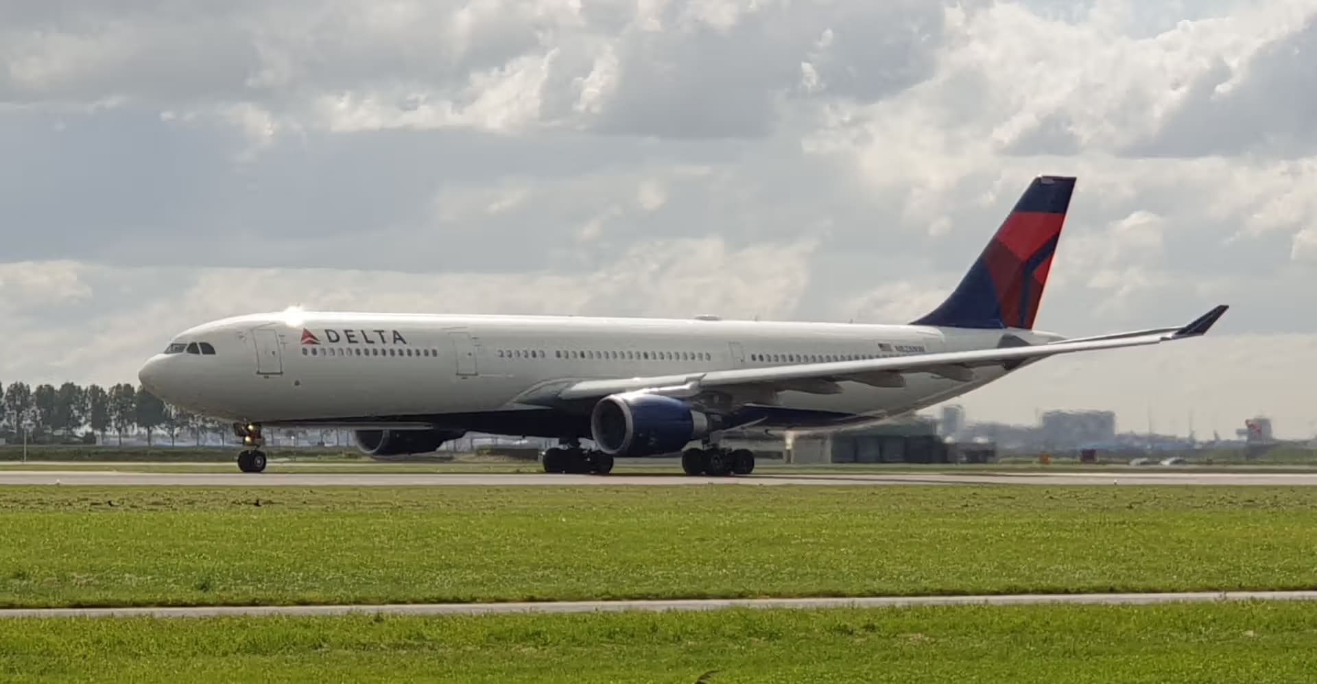 N828NW — Airbus