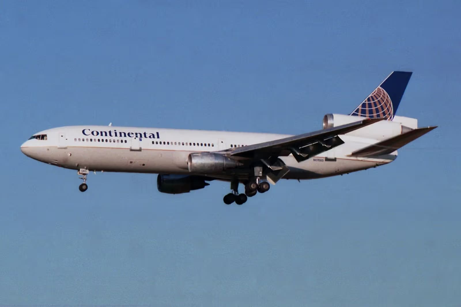 N17085 — Douglas