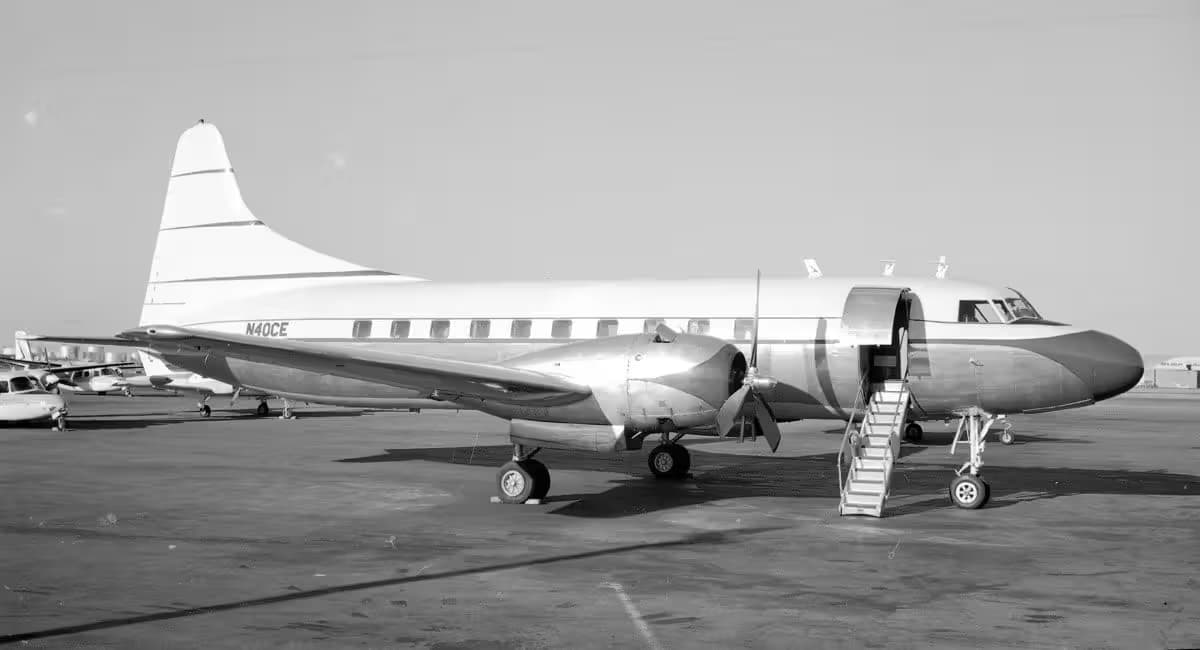 N40CE — Twin-engine aircraft