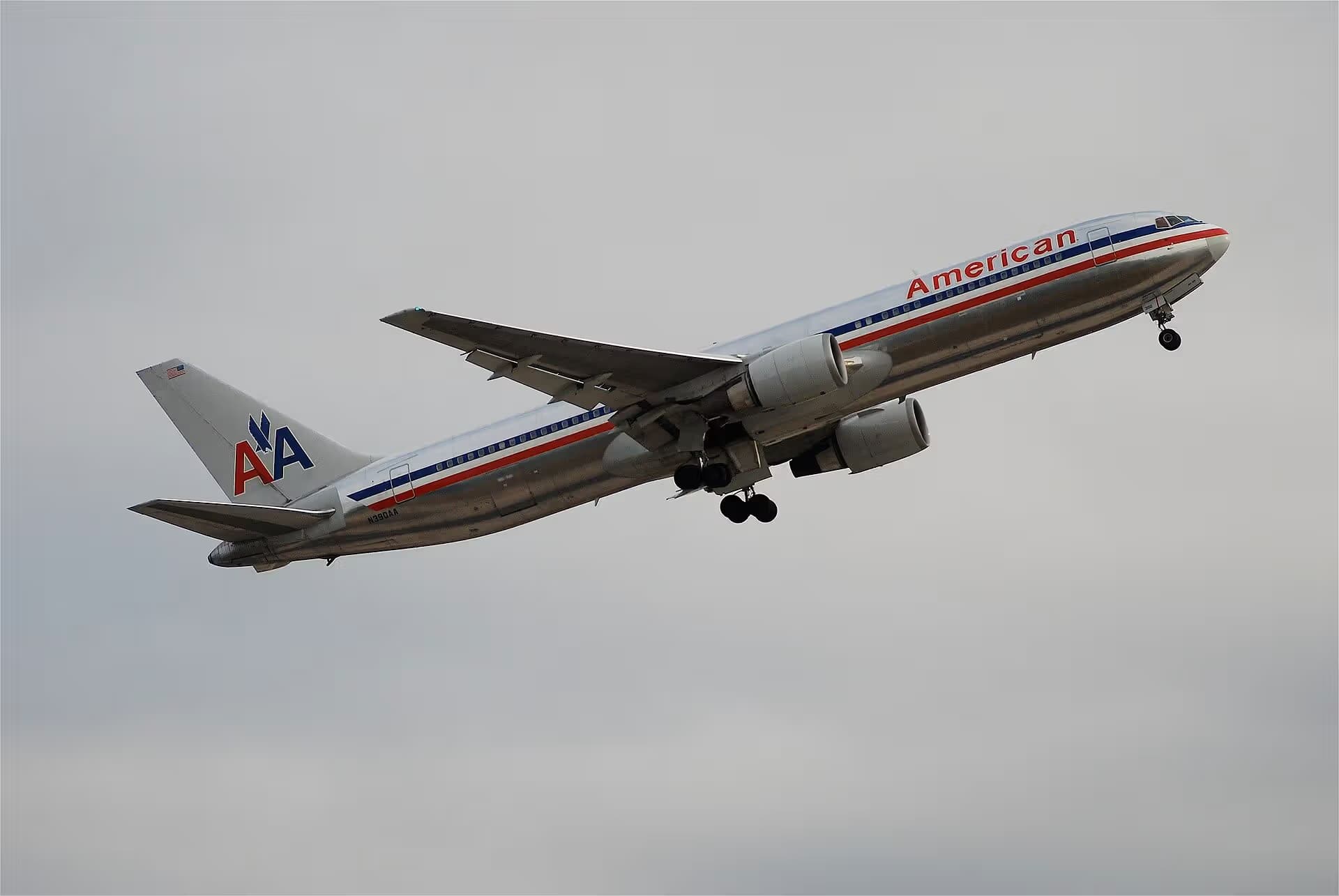 N390AA — Boeing