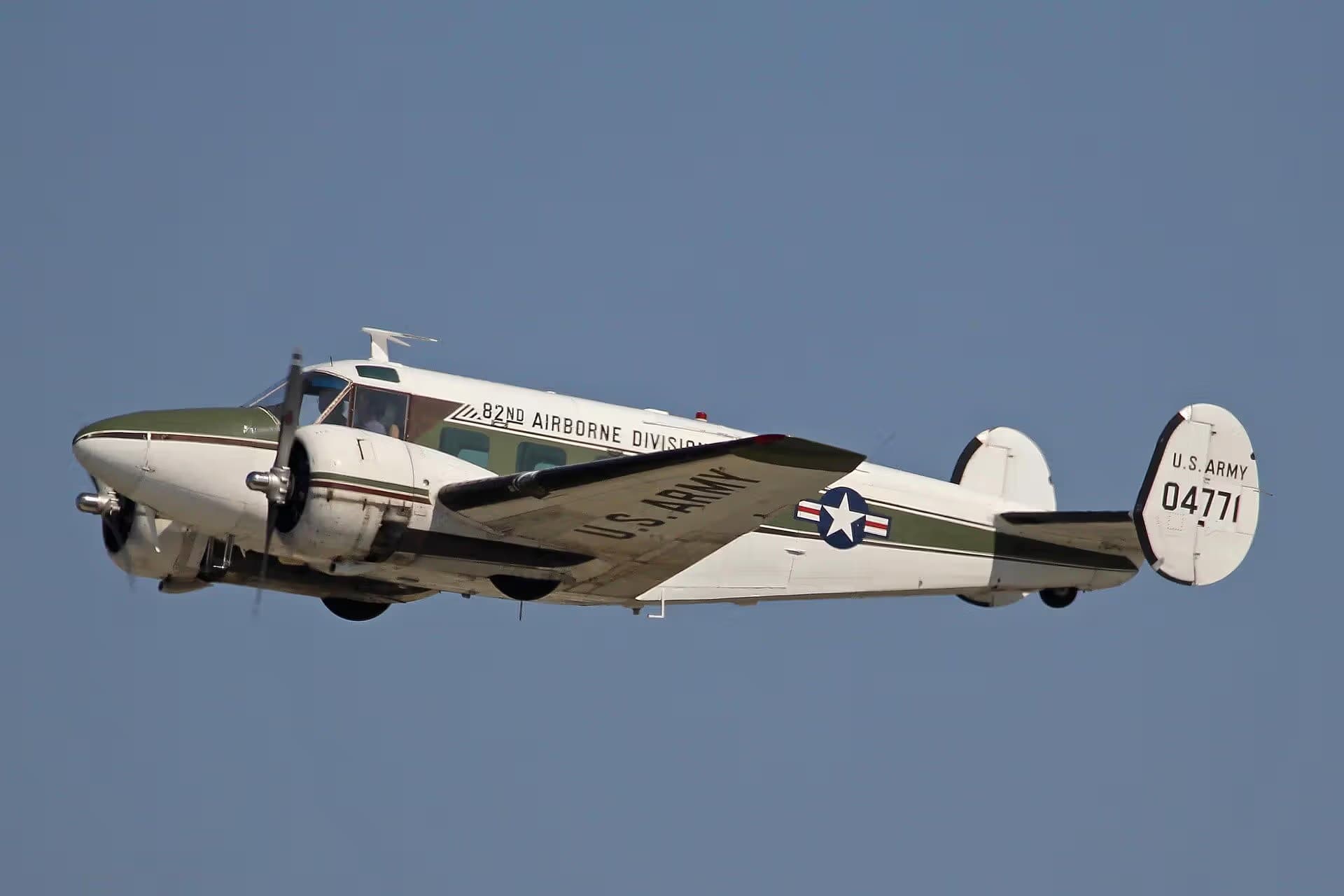 N9669R — Twin-engine aircraft