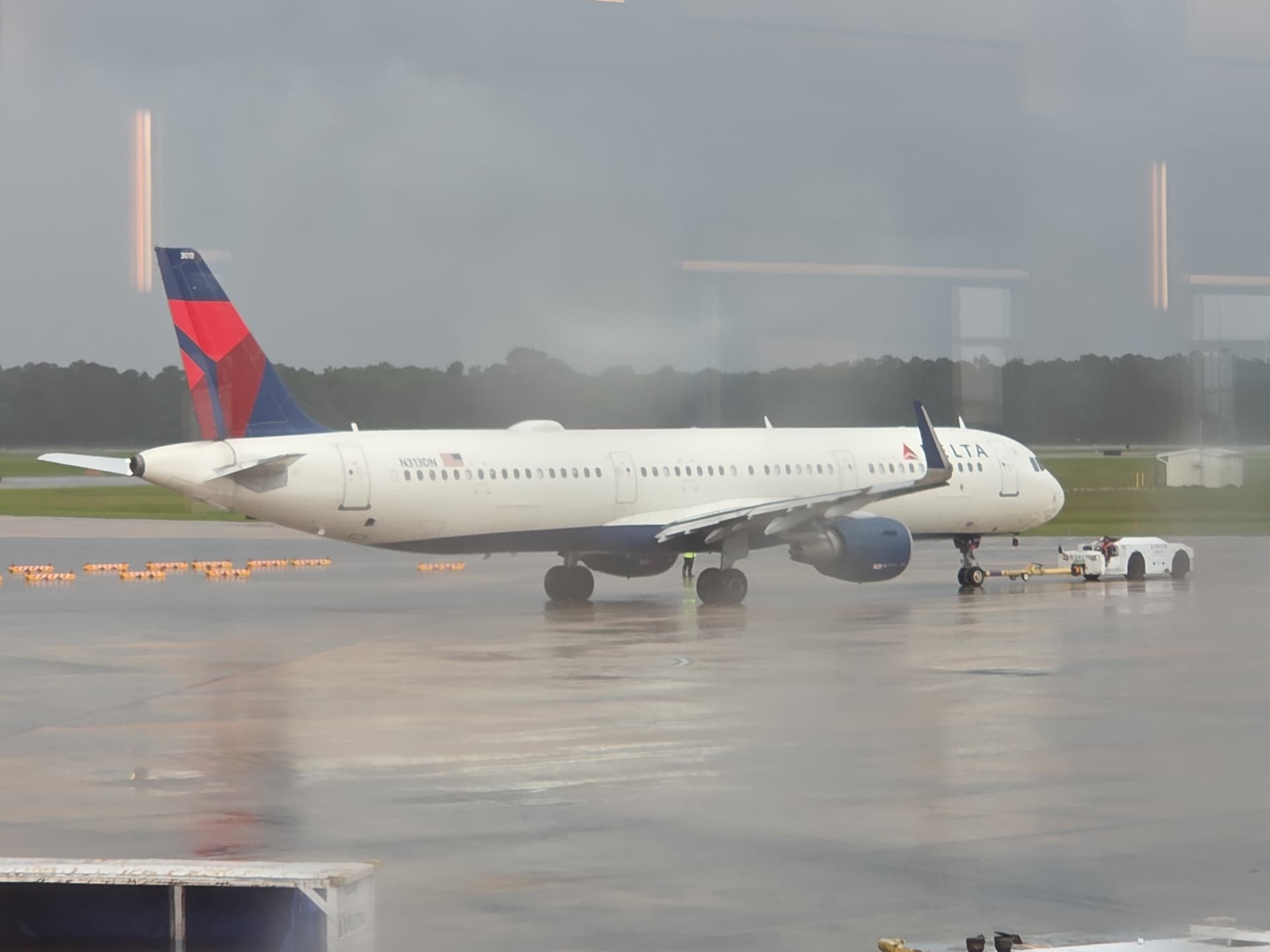 N313DN — Airbus A321-213 at Jacksonville International Airport