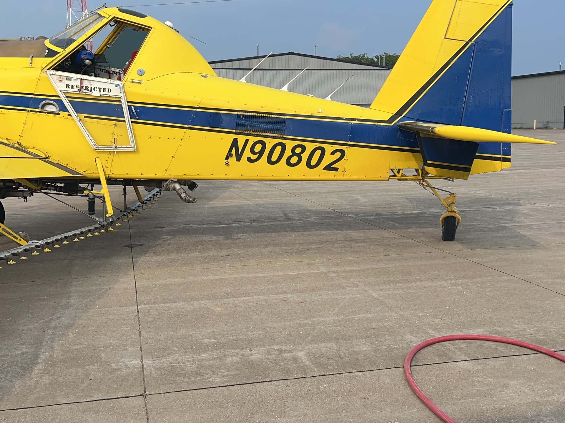 N90802 — 2000 Air Tractor AT-802A at Muscatine Municipal Airport