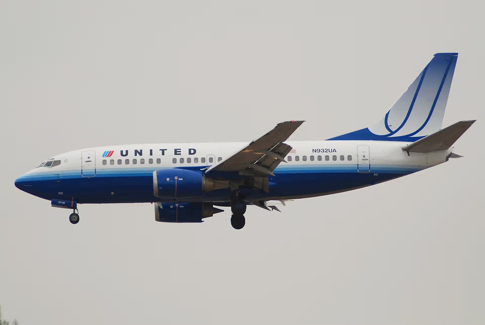 N932UA — Twin-engine aircraft