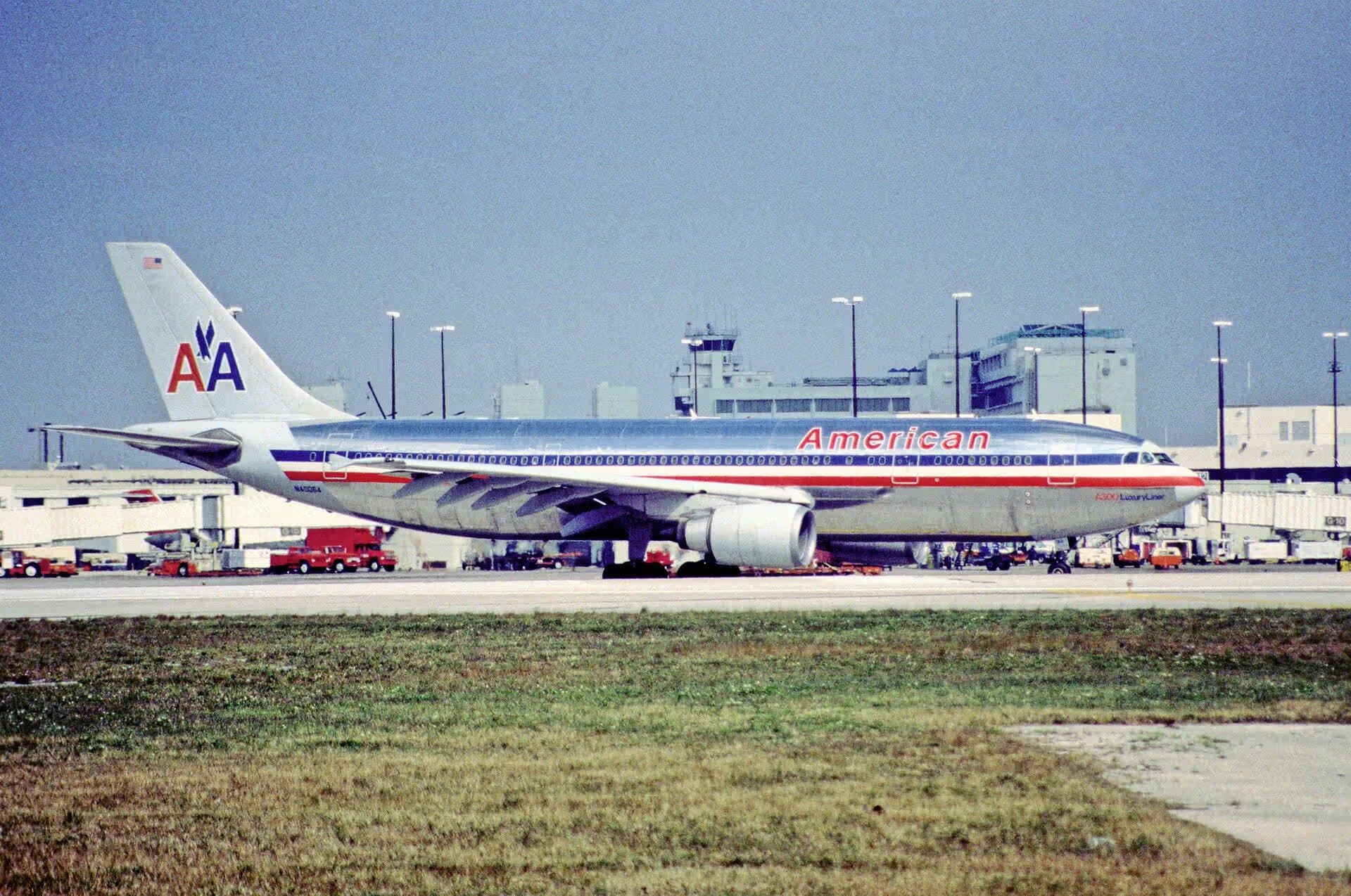 N40064 — Twin-engine aircraft