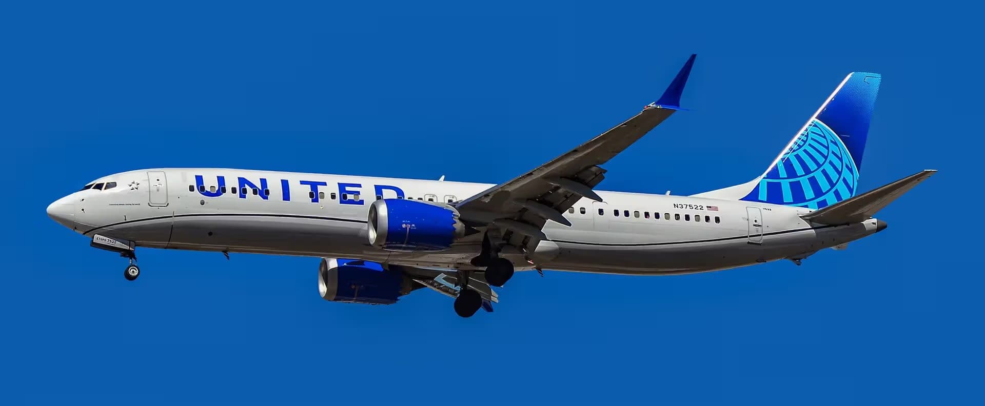 N37522 — Twin-engine aircraft