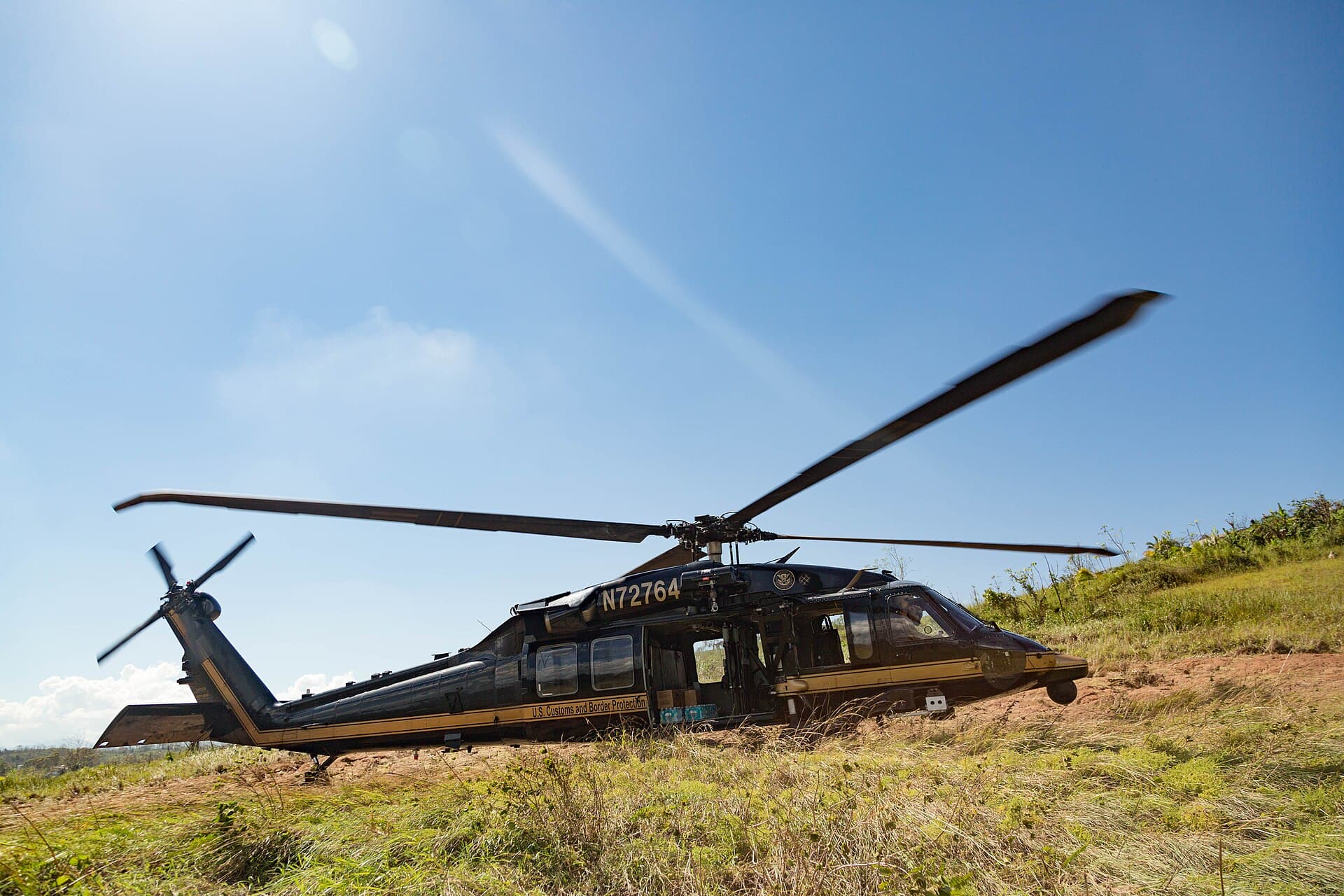 N72764 — Helicopter
