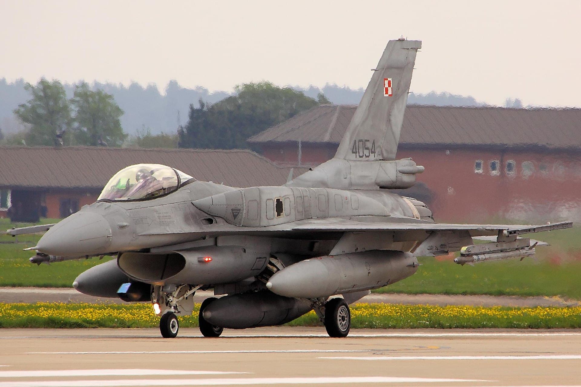 - Single-engine aircraft