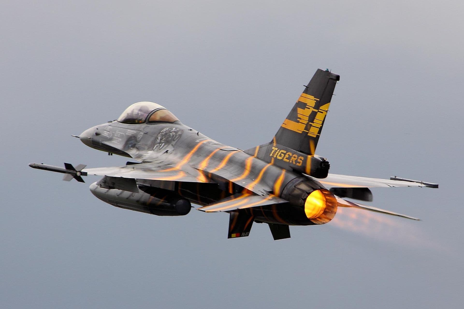 - Single-engine aircraft
