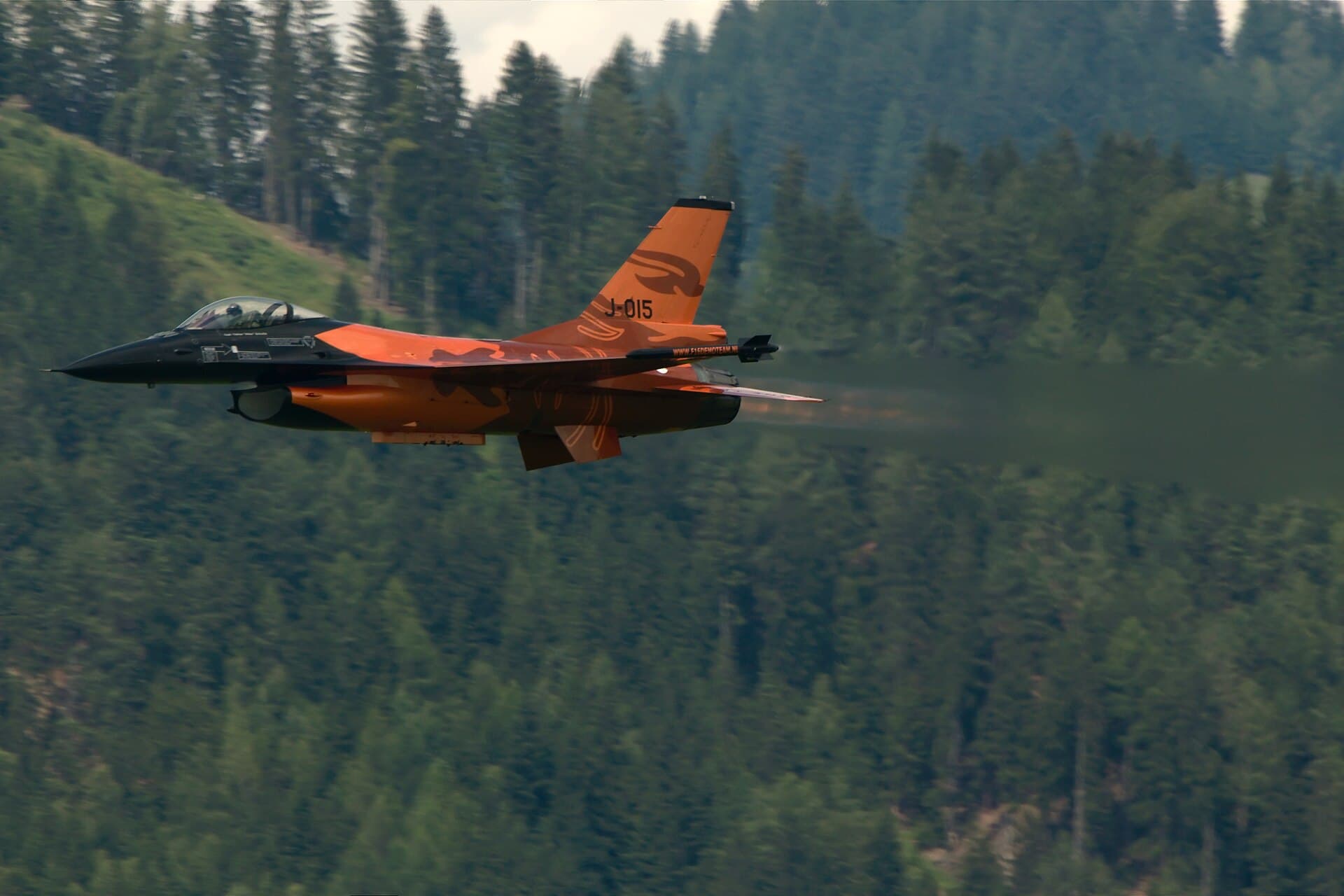 - Single-engine aircraft