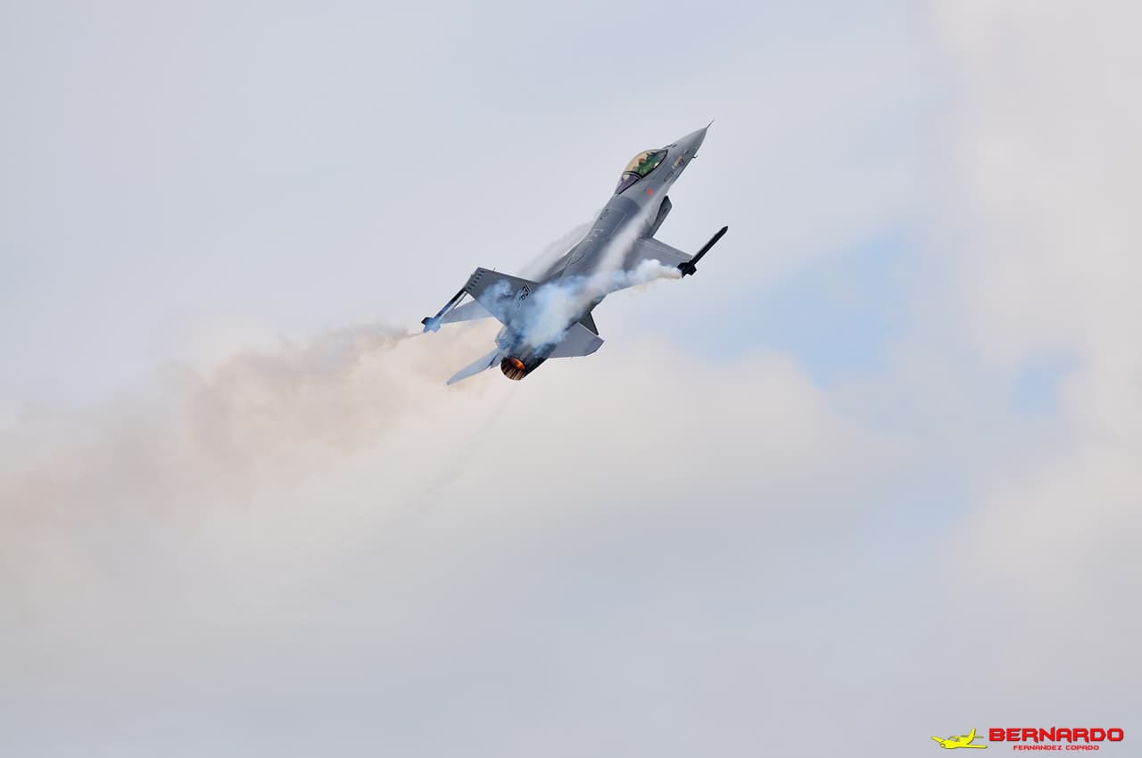 - Single-engine aircraft