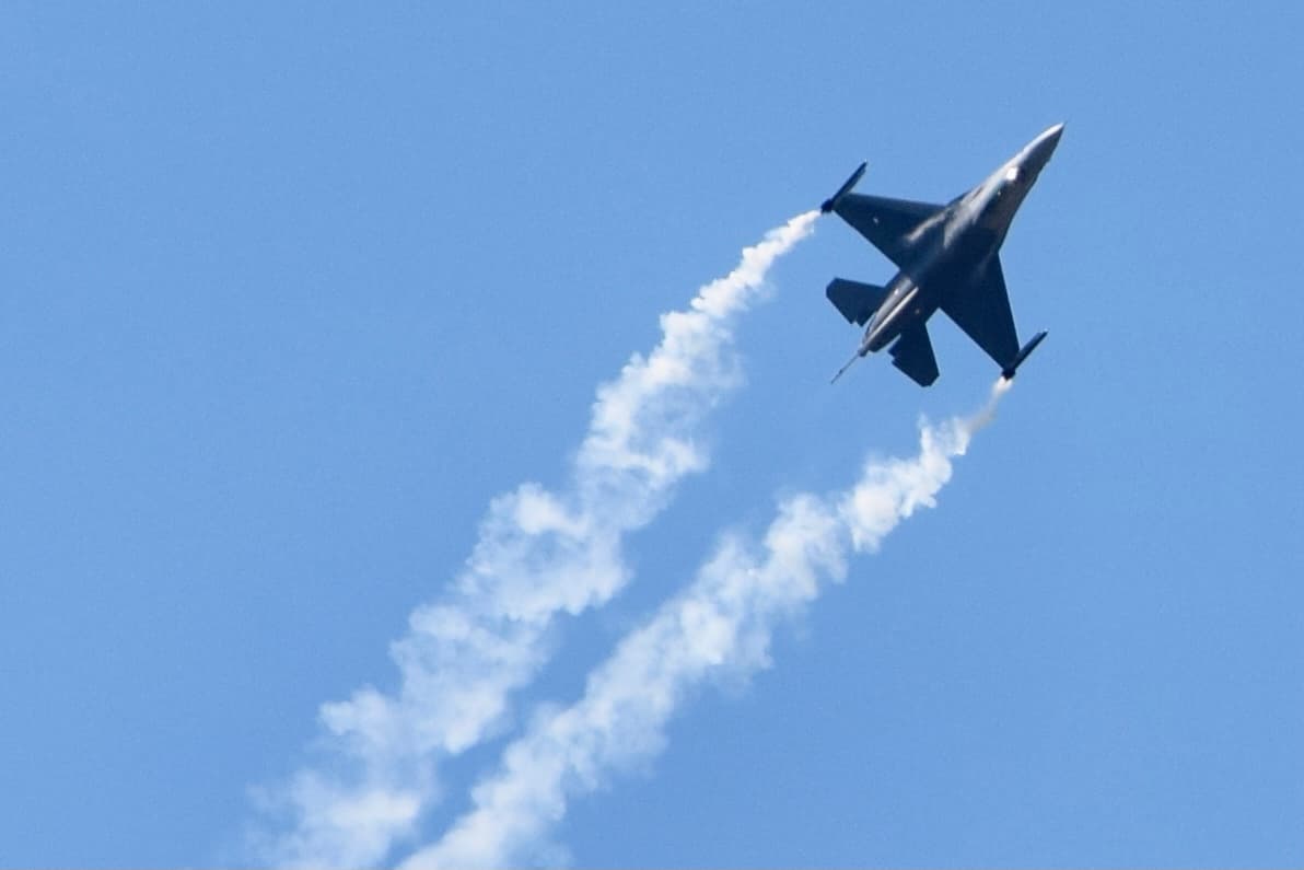 - Single-engine aircraft