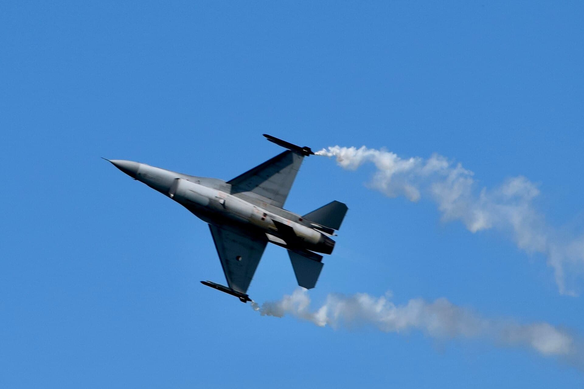 - Single-engine aircraft