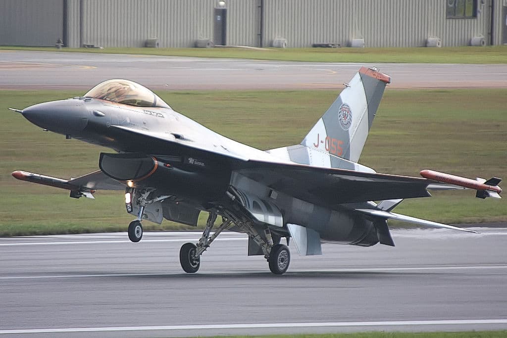 - Single-engine aircraft