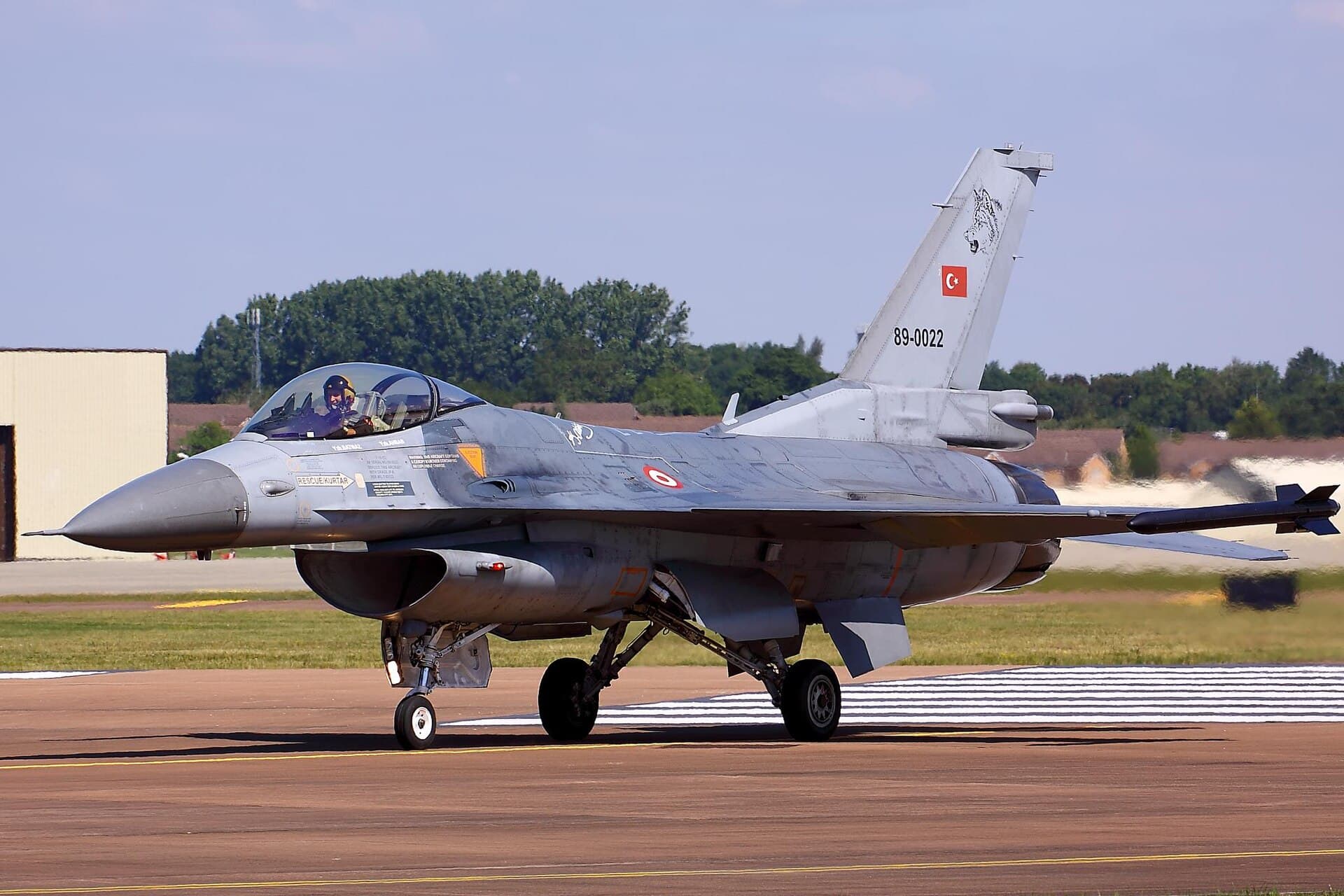 - Single-engine aircraft