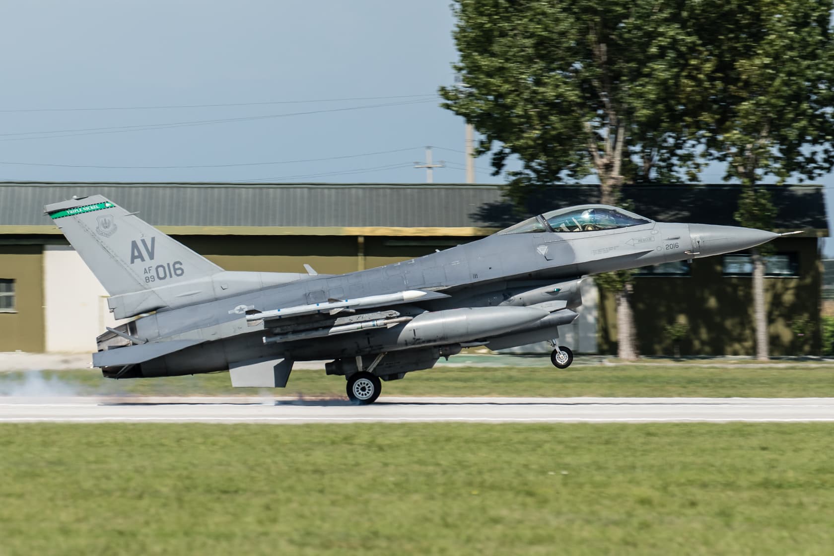 - Single-engine aircraft