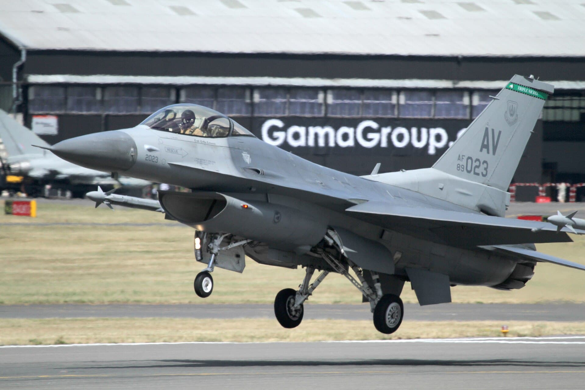 - Single-engine aircraft