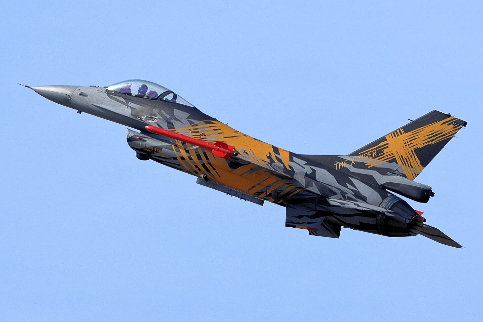 - Single-engine aircraft