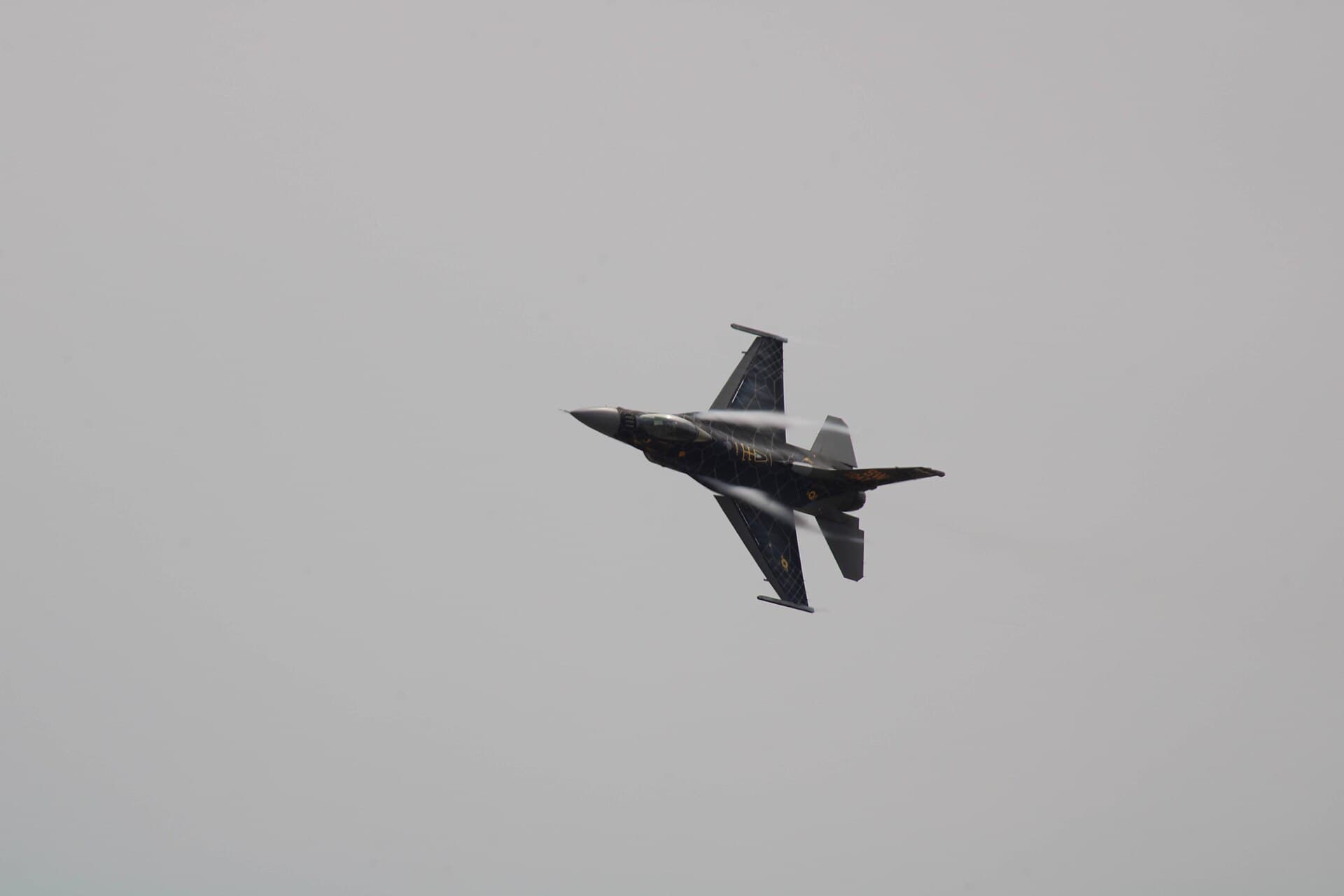 - Single-engine aircraft