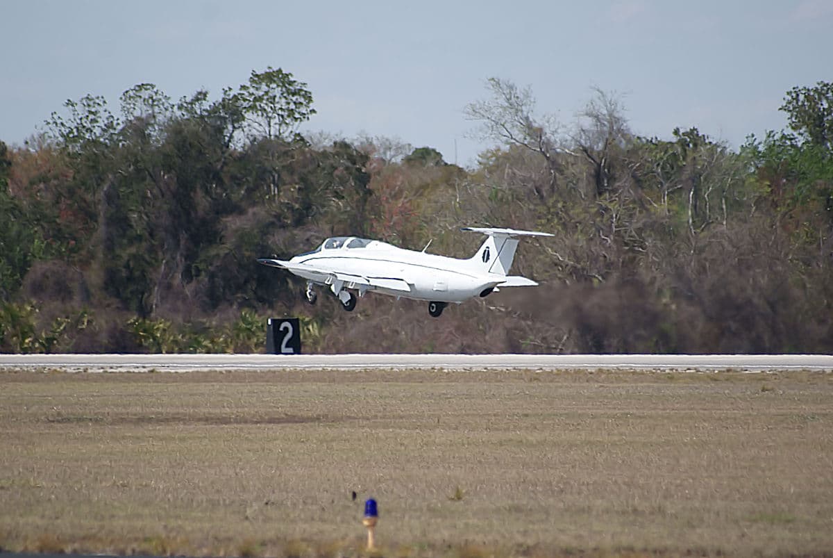 - Business jet