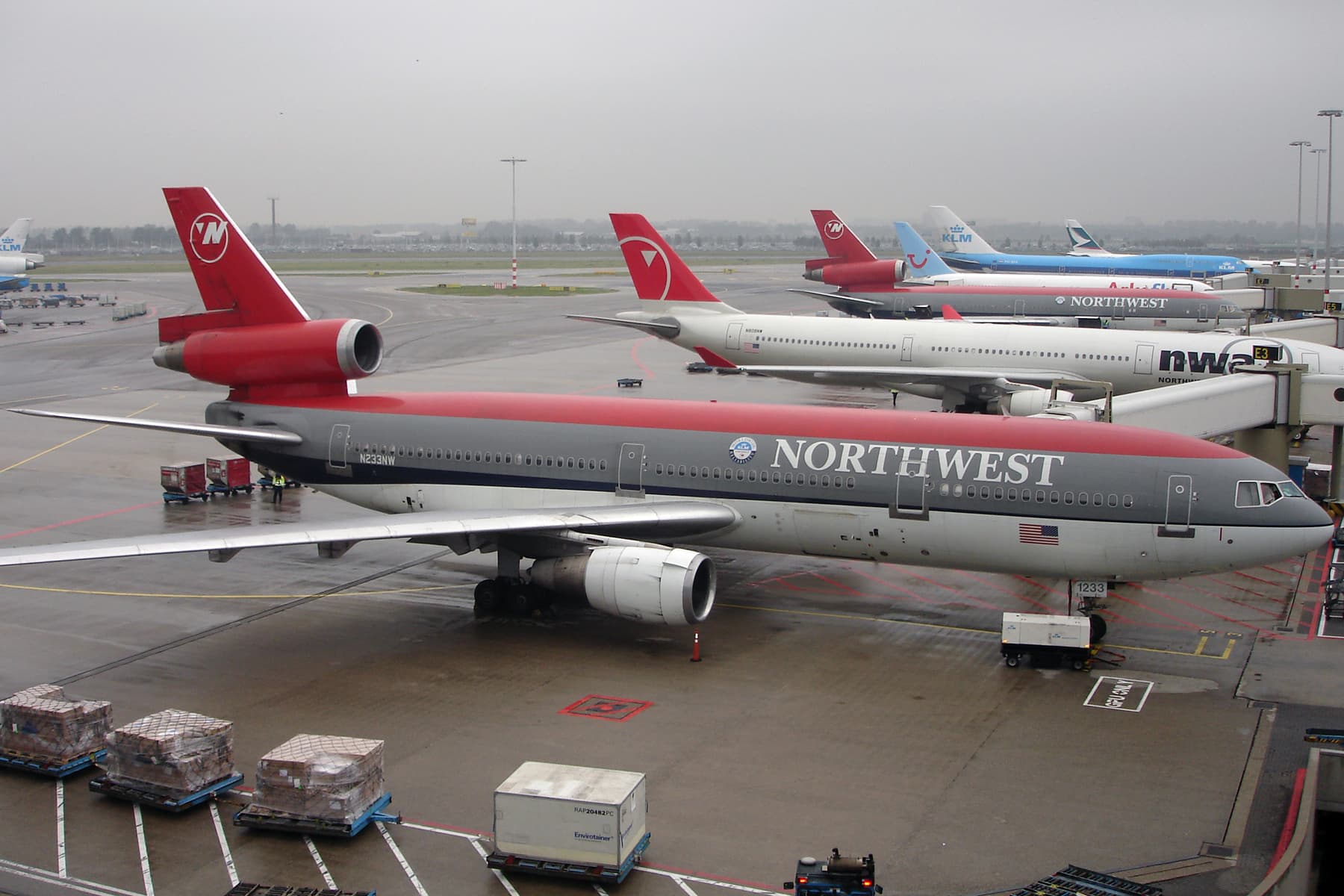 N233NW - Douglas