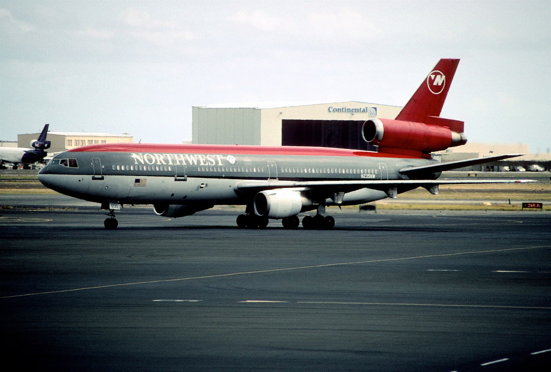 N235NW - Douglas