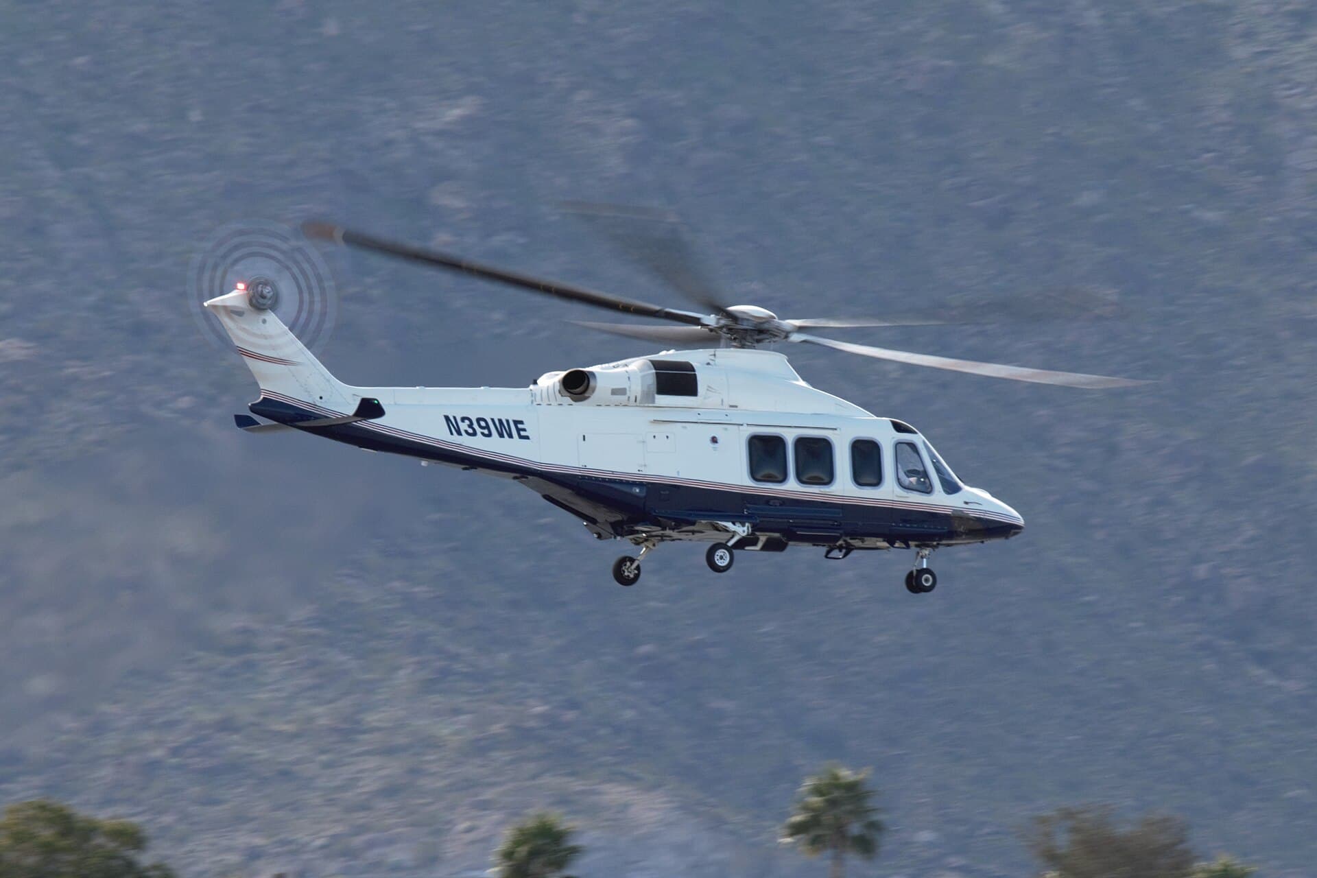 N39WE - Helicopter