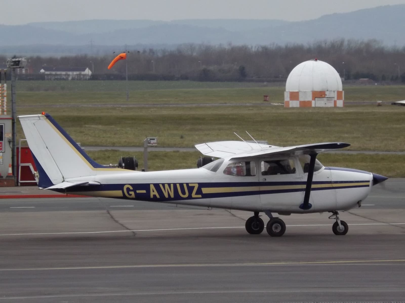 G-AWUZ - Cessna