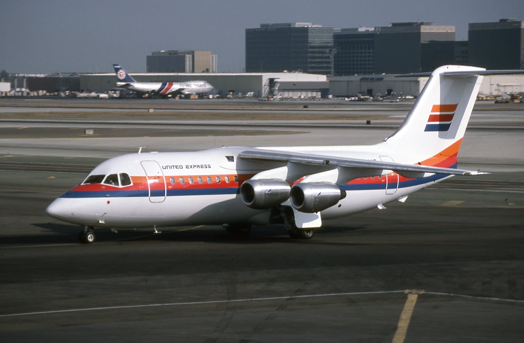 N290UE - Aircraft