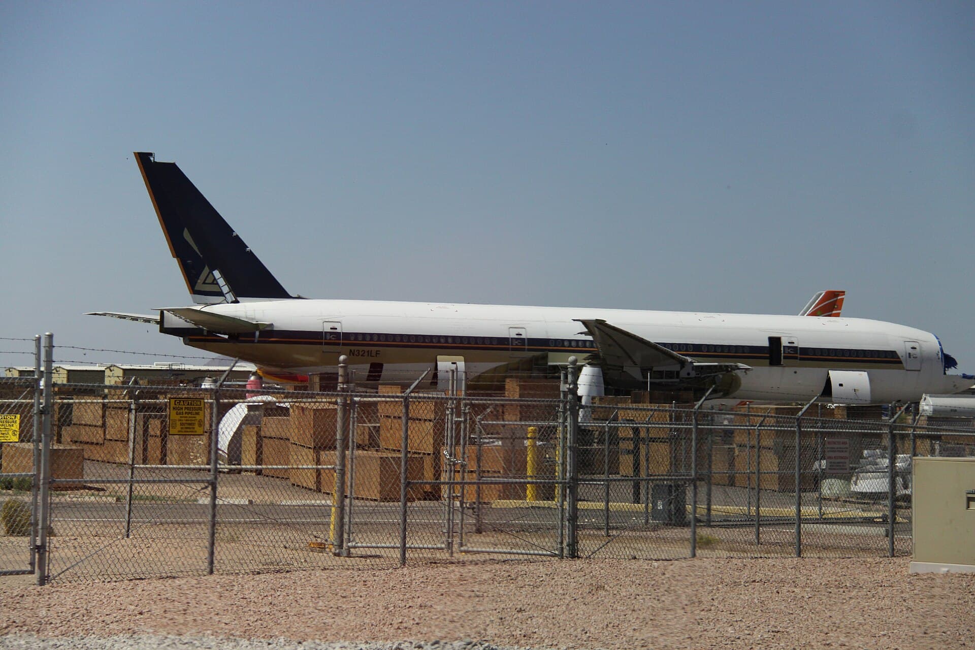 N321LF - Twin-engine aircraft