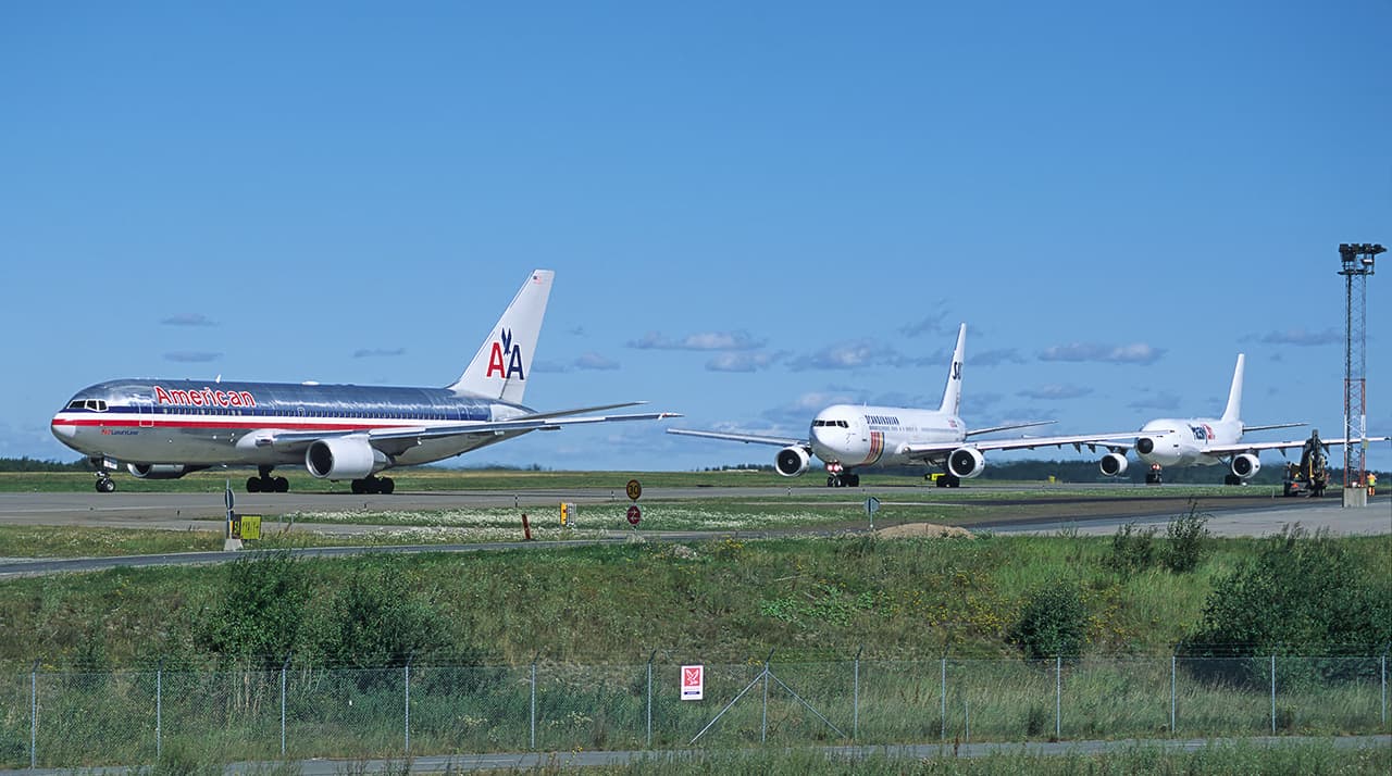 N322AA - Twin-engine aircraft