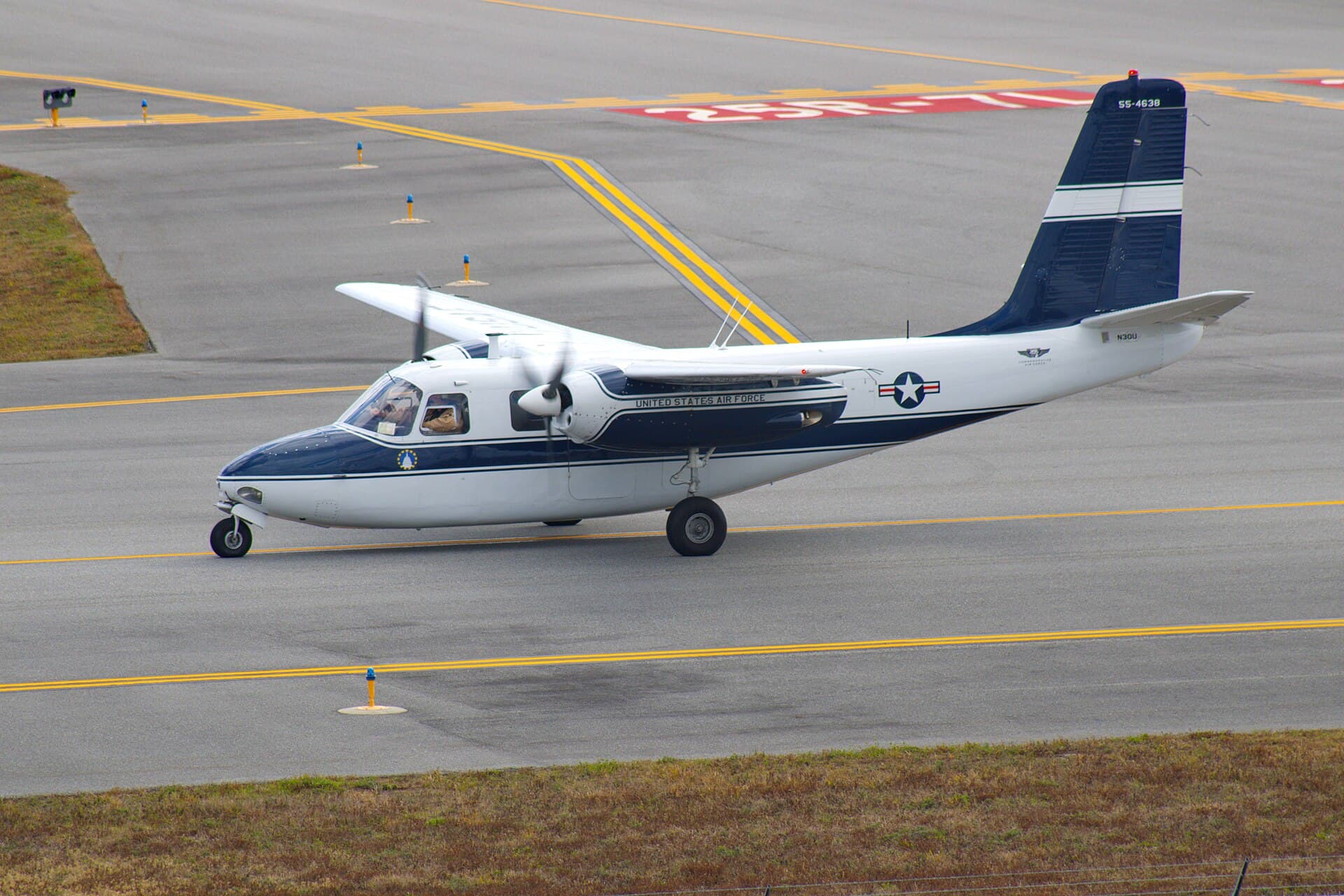 N30U - Twin-engine aircraft