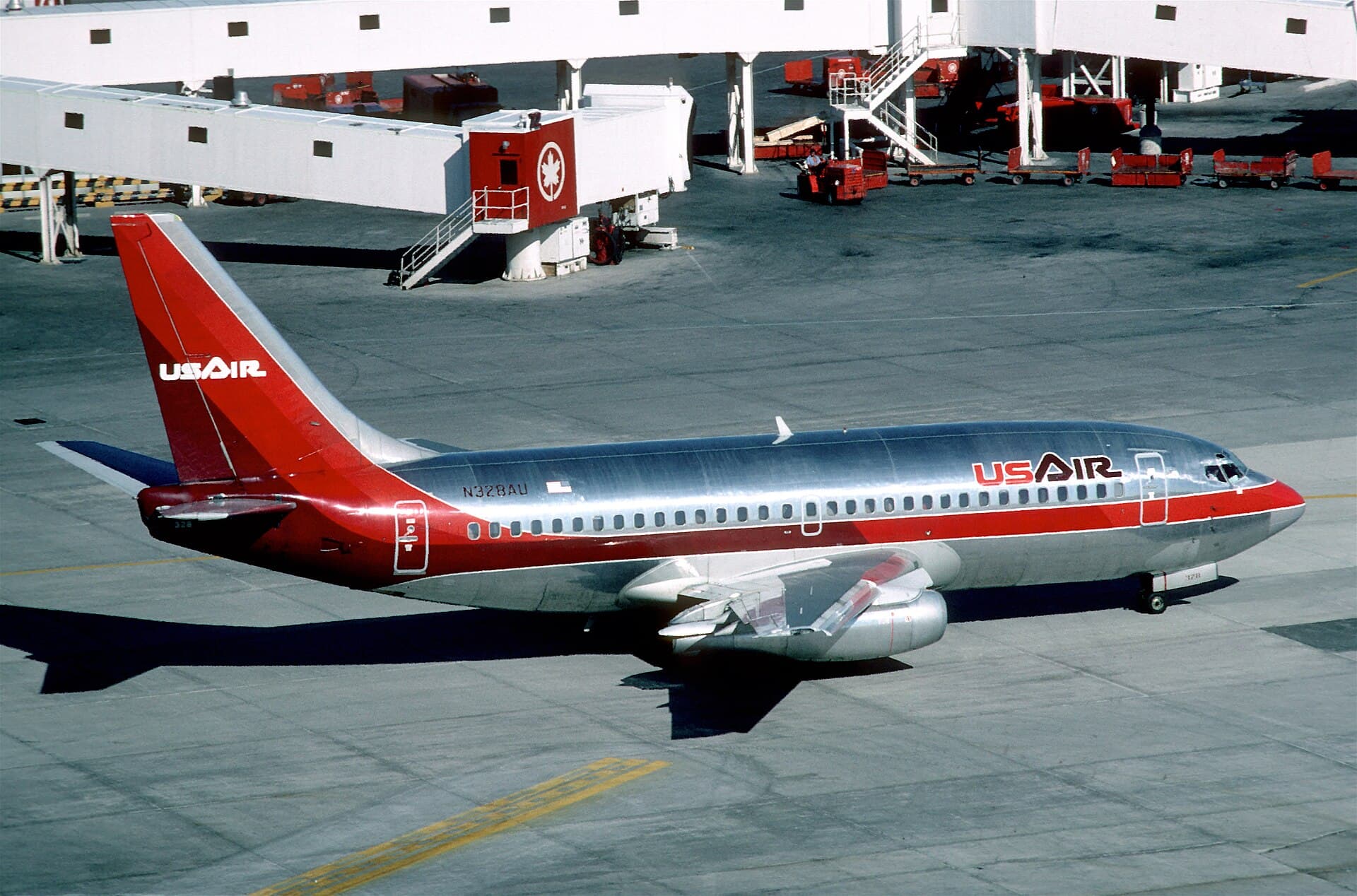 N328AU - Boeing