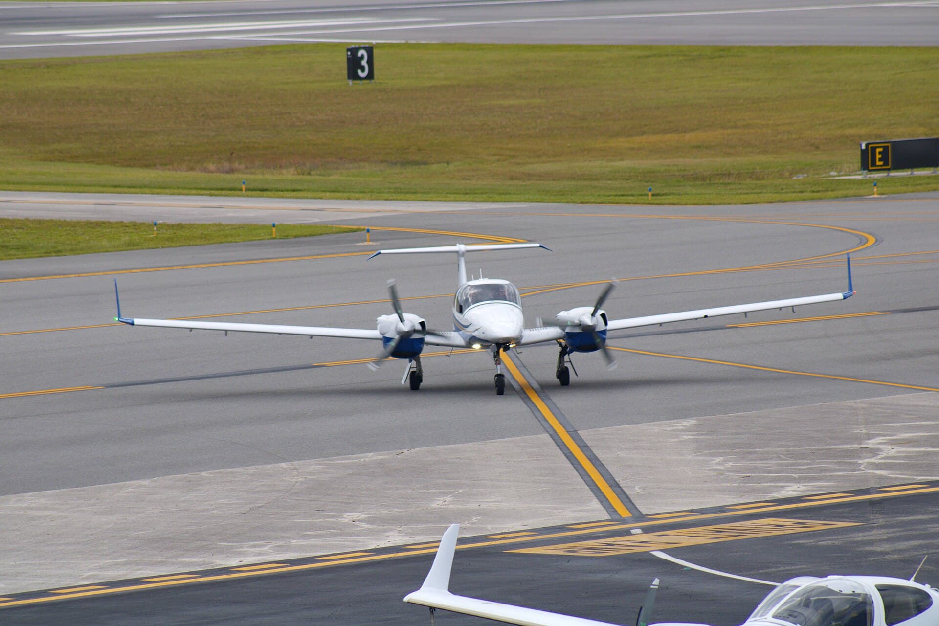 N328ER - Diamond