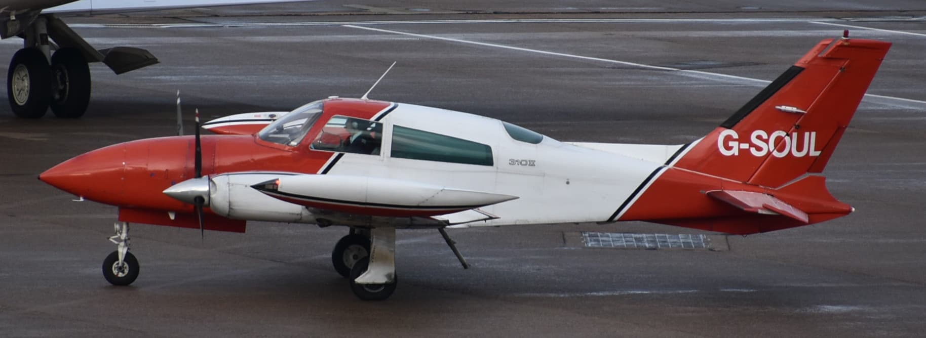 G-SOUL - Twin-engine aircraft