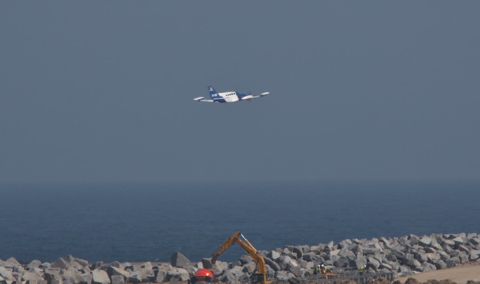 G-NOSE - Twin-engine aircraft