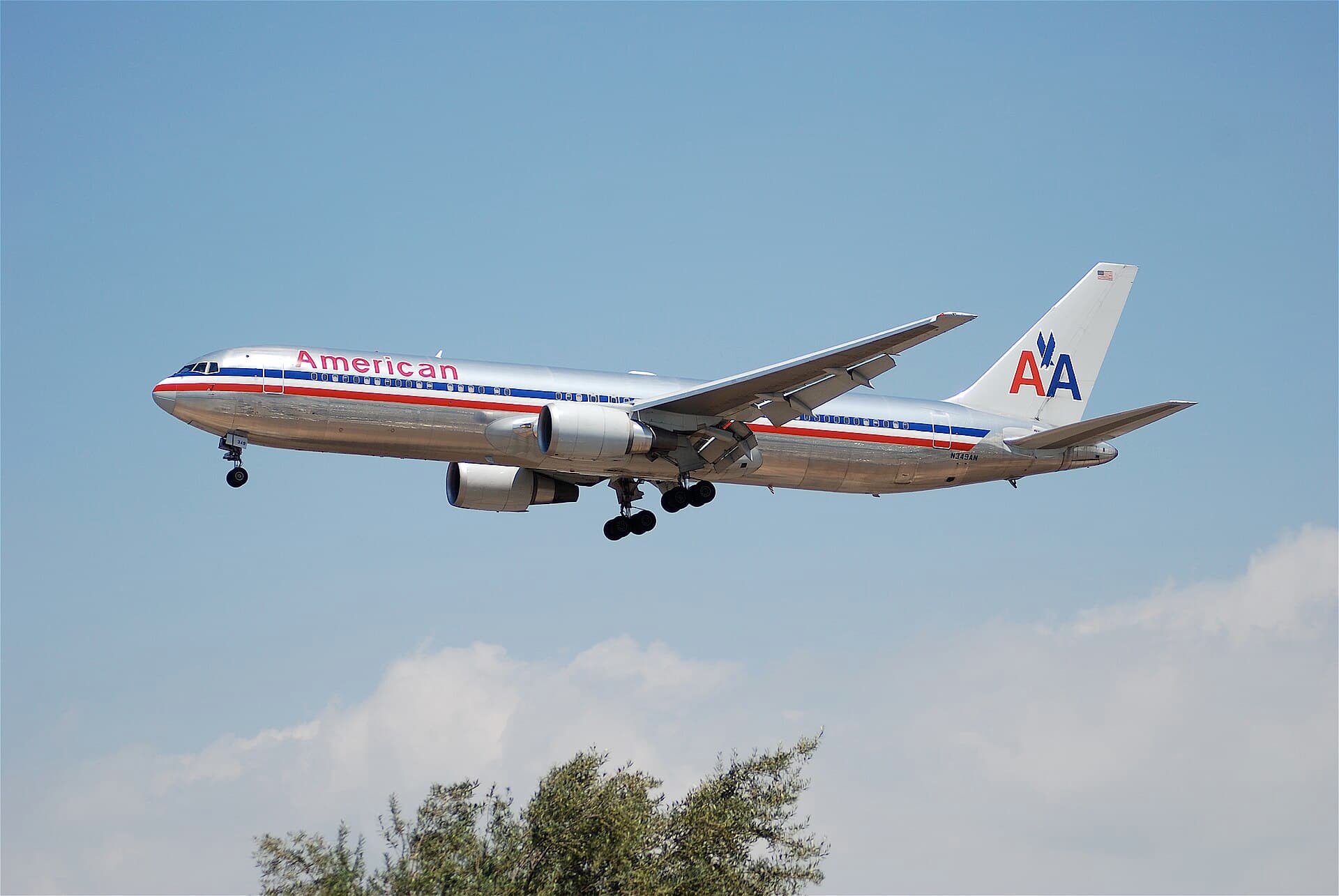 N349AN - Twin-engine aircraft
