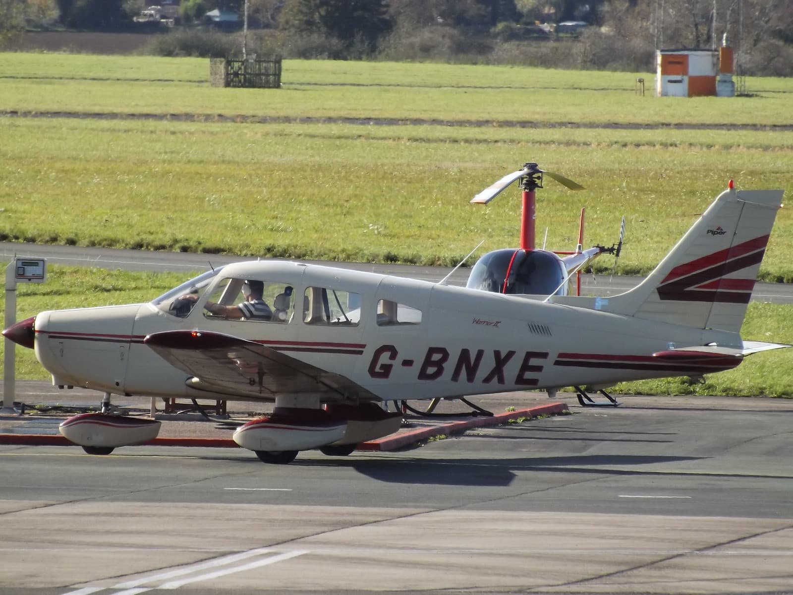 G-BNXE - Piper
