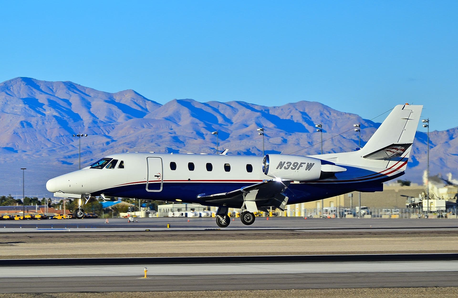 N39FW - Business jet