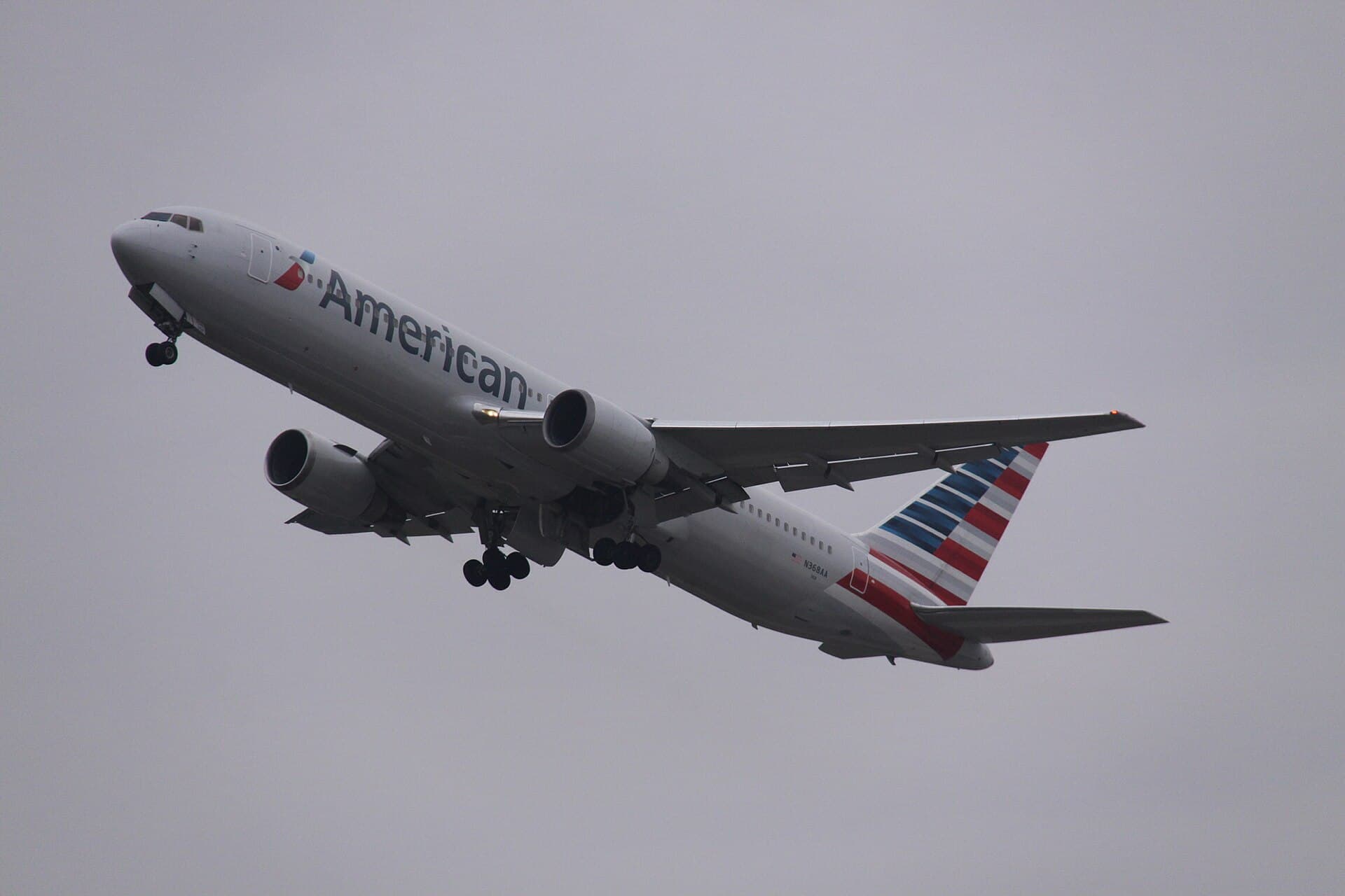 N368AA - Twin-engine aircraft