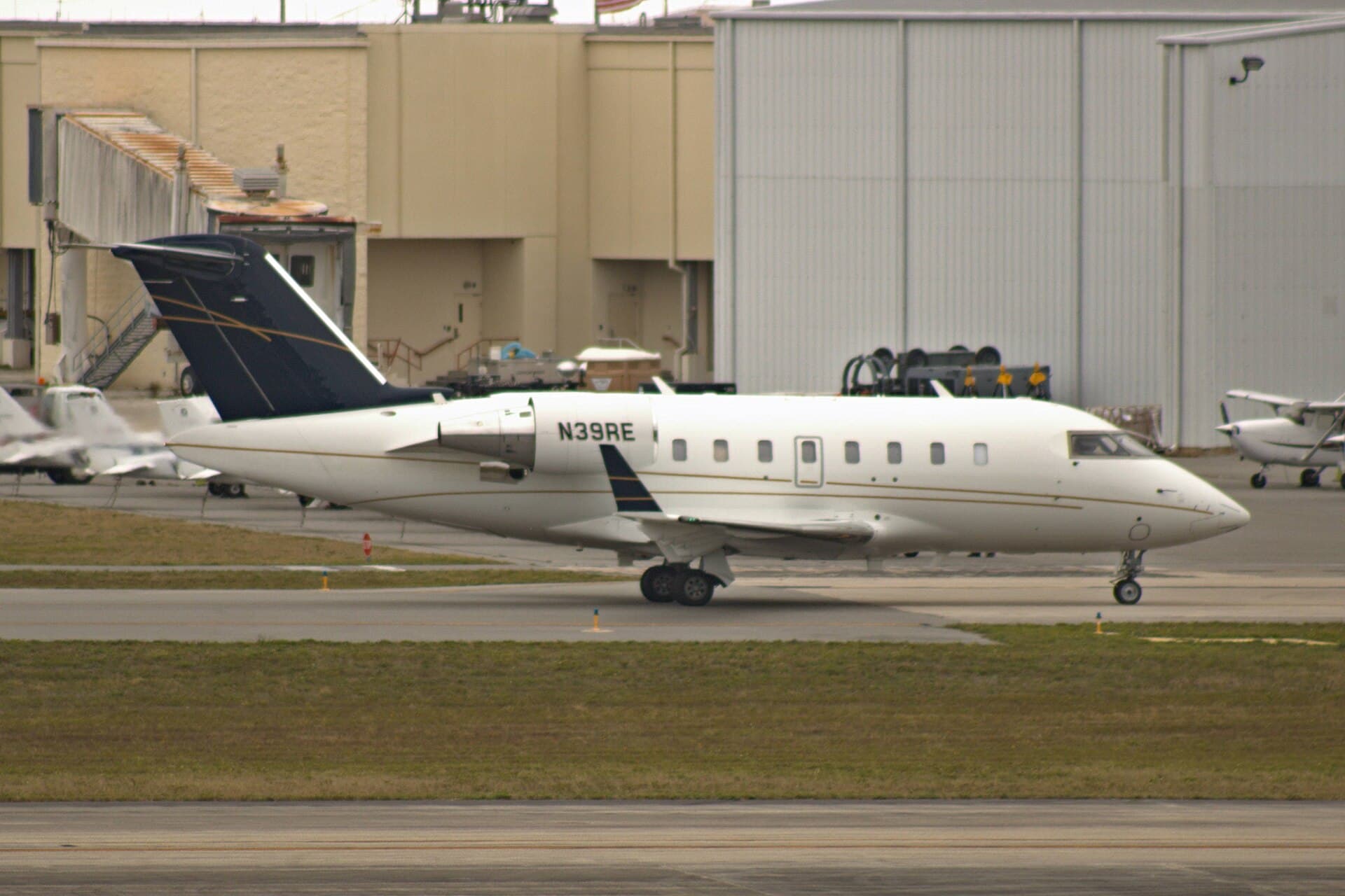 N39RE - Bombardier