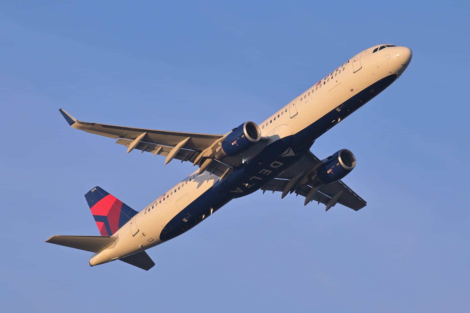 N376DN - Twin-engine aircraft