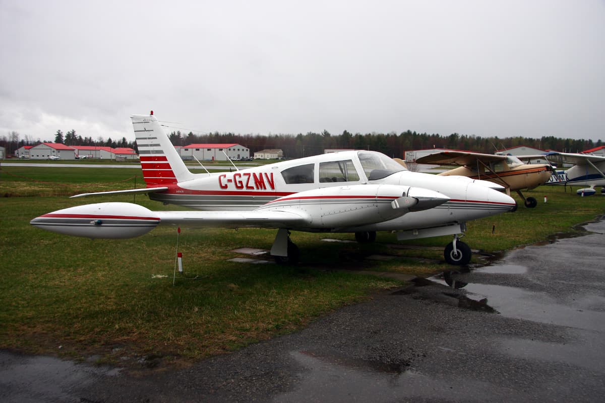 C-GZMV - Twin-engine aircraft