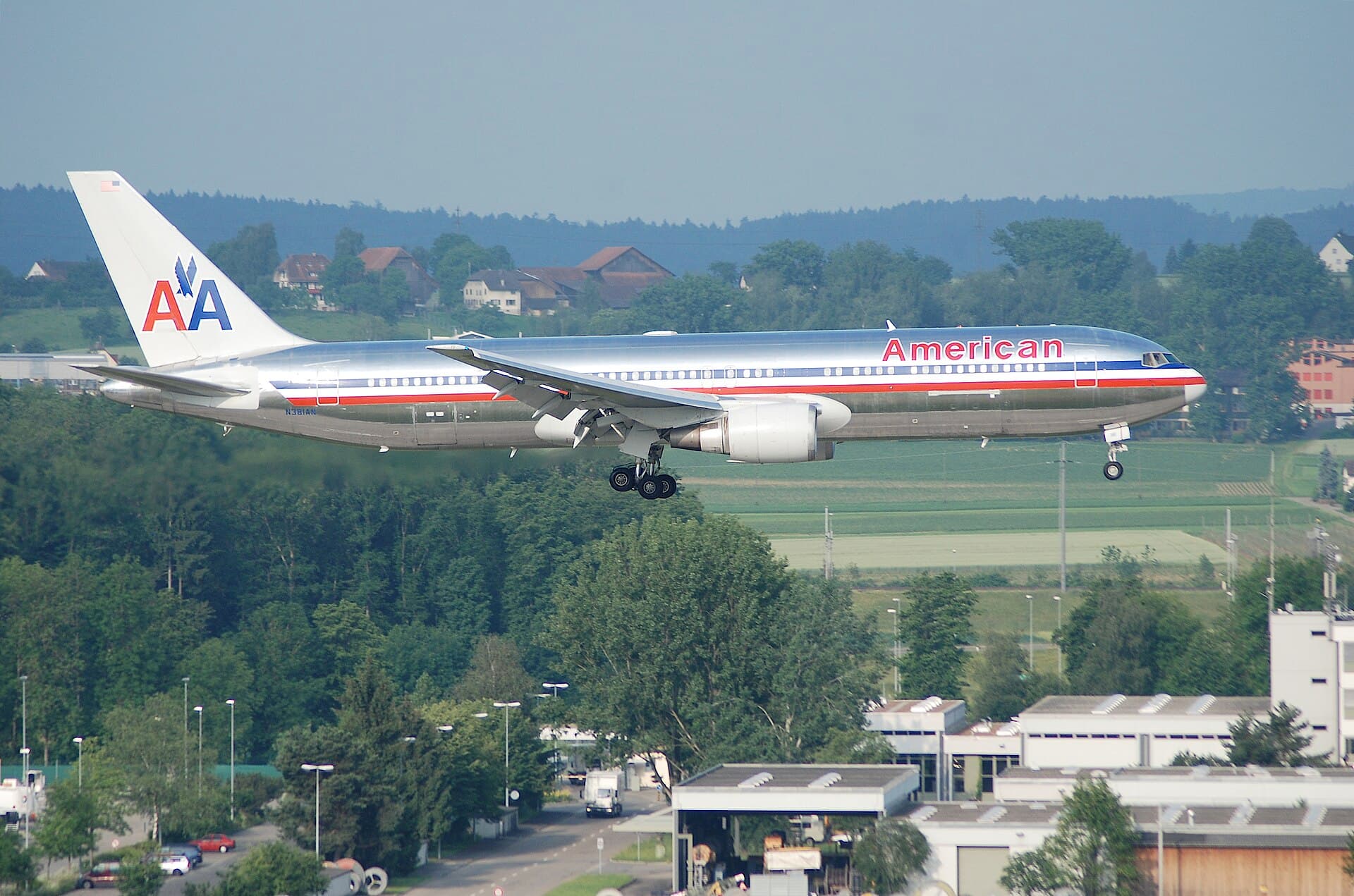 N381AN - Twin-engine aircraft